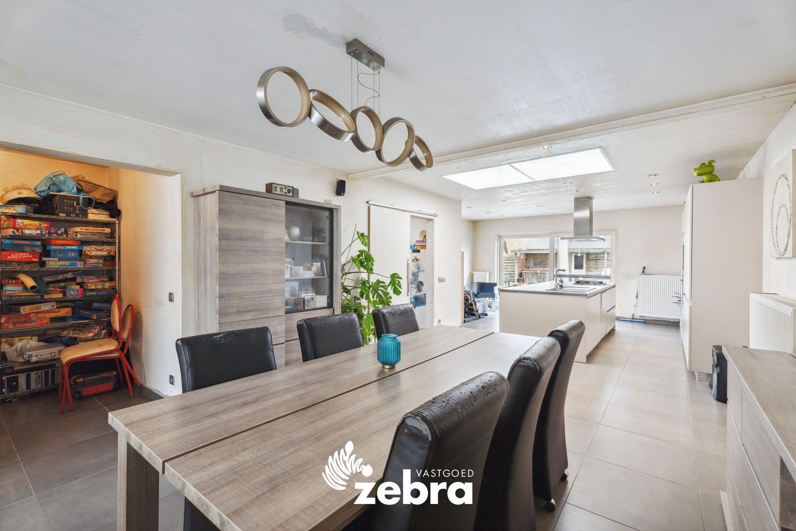 Instapklare woning met drie slaapkamers en loods op een toplocatie te Izegem! foto 9