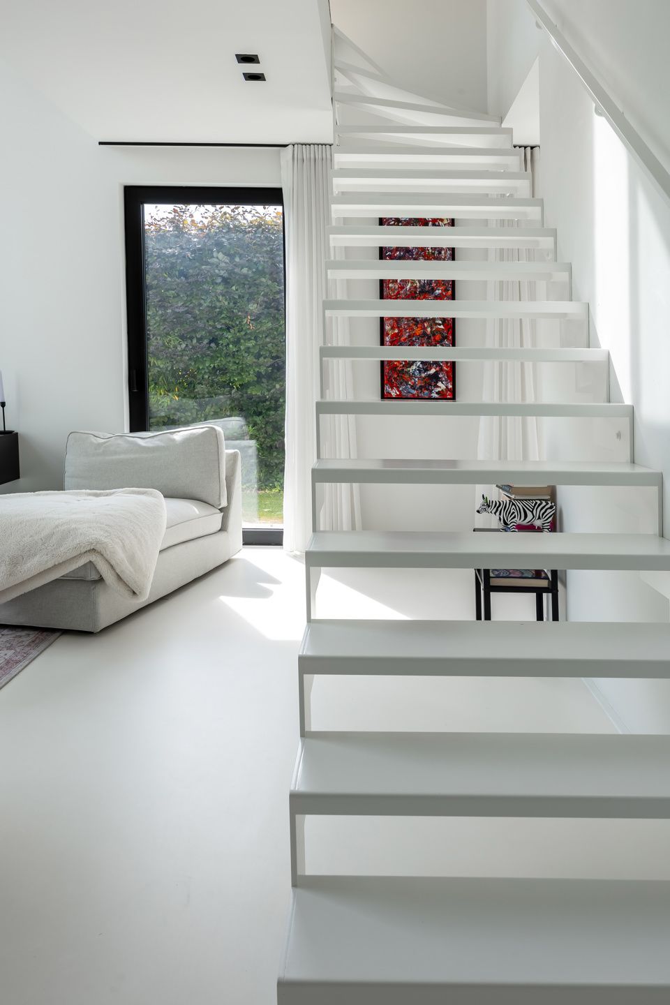 Moderne, recente villa met grote tuin en veel lichtinval foto 24