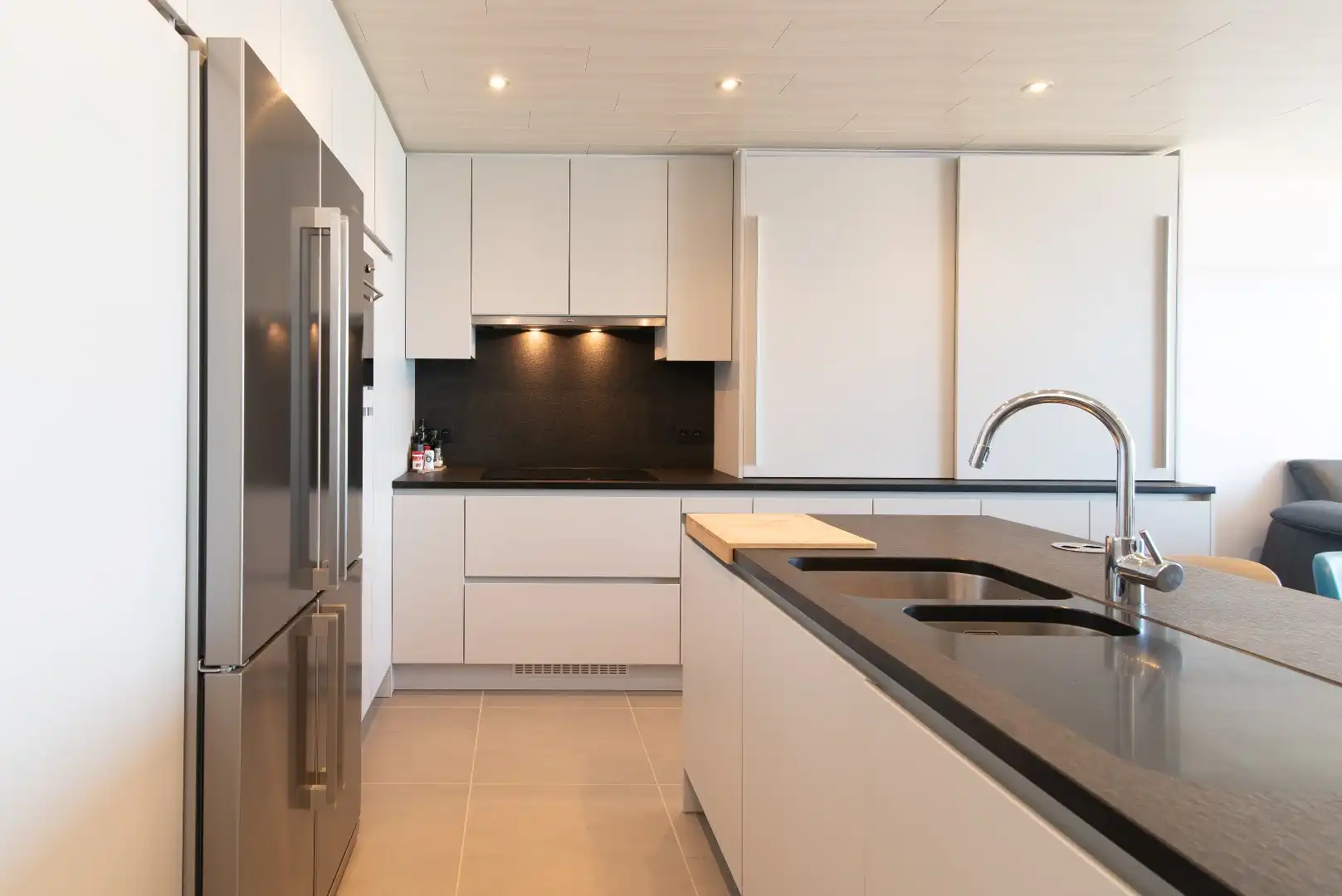 Modern 2 slaapkamer appartement met zeezicht aan de kust foto 7