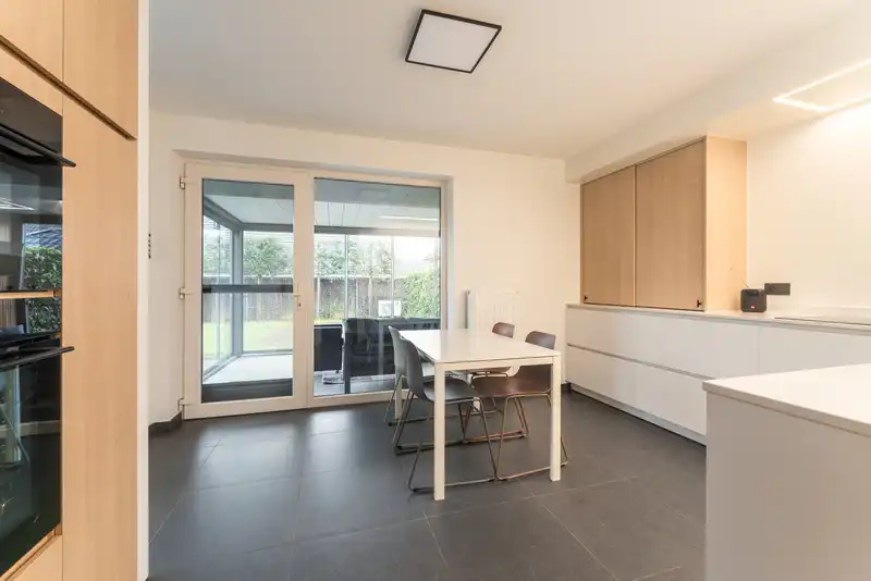 HOOGLEDE – Moderne gezinswoning met zonnige tuin en tal van extra’s! opp. 351 m² foto 8