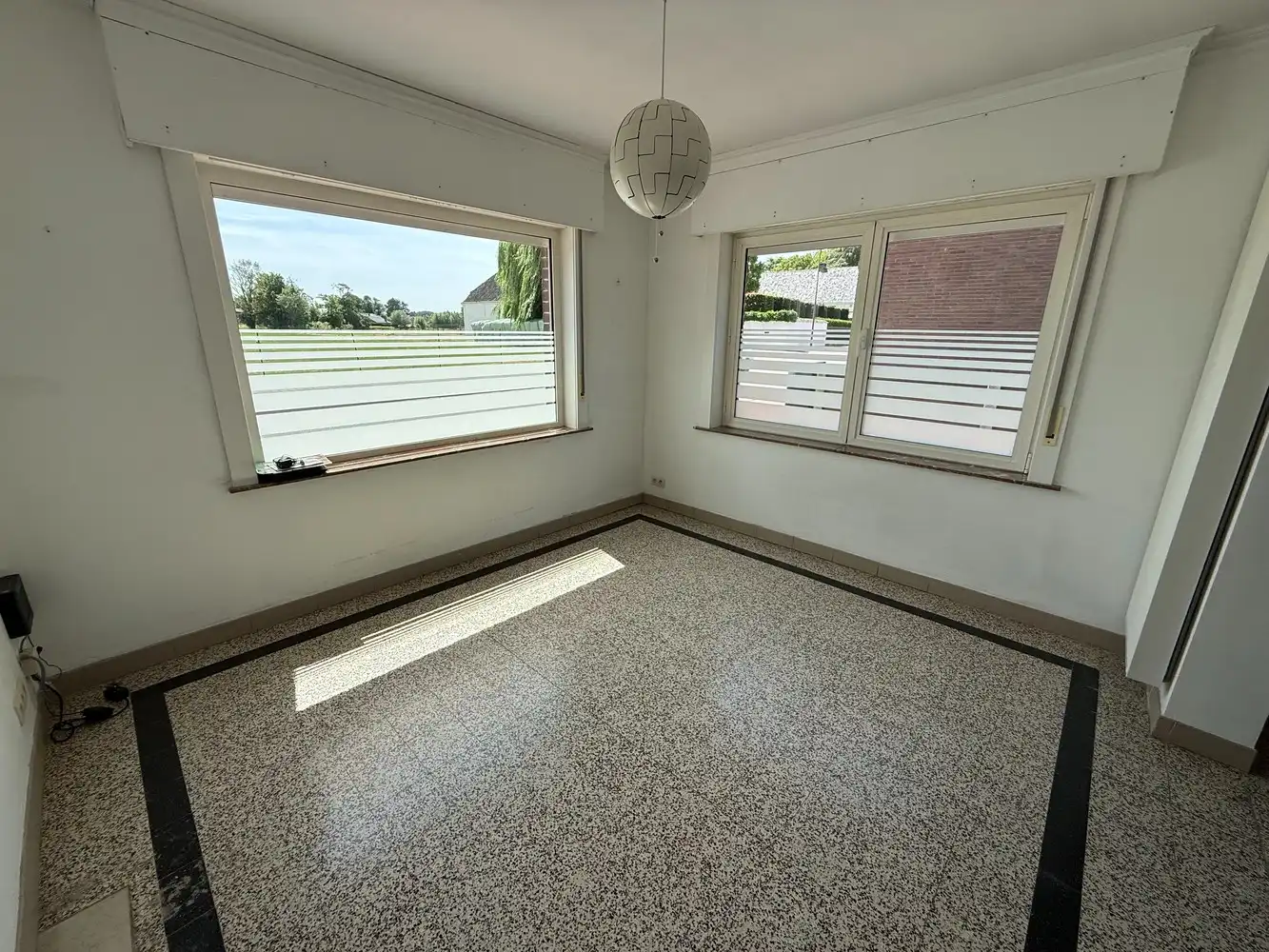 Ruime woning met 4 slaapkamers! foto 2