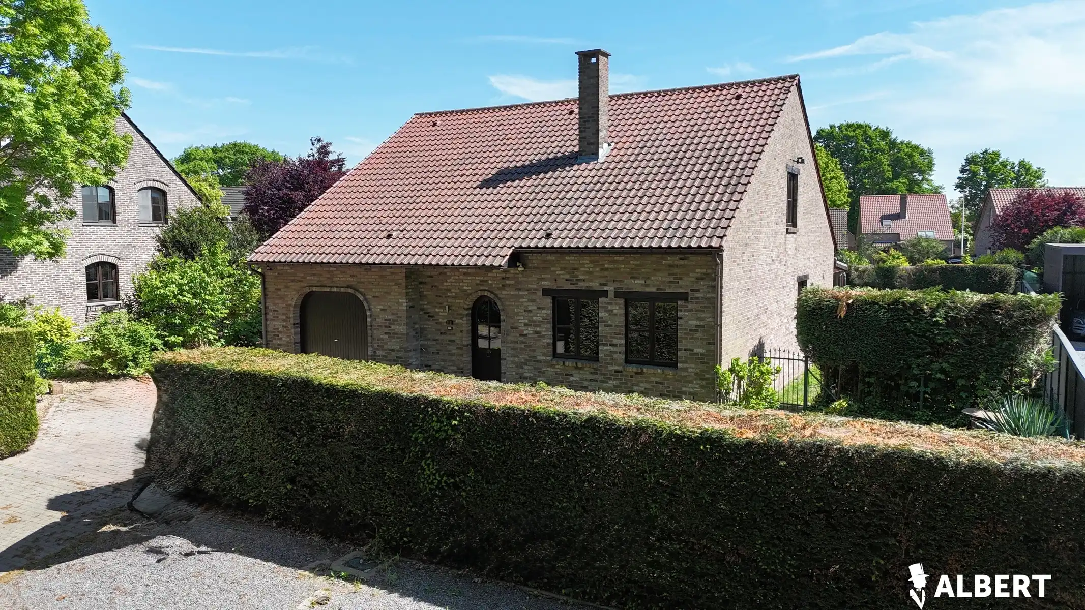 Ruime instapklare woning op toplocatie met tuin en bijgebouw foto 3