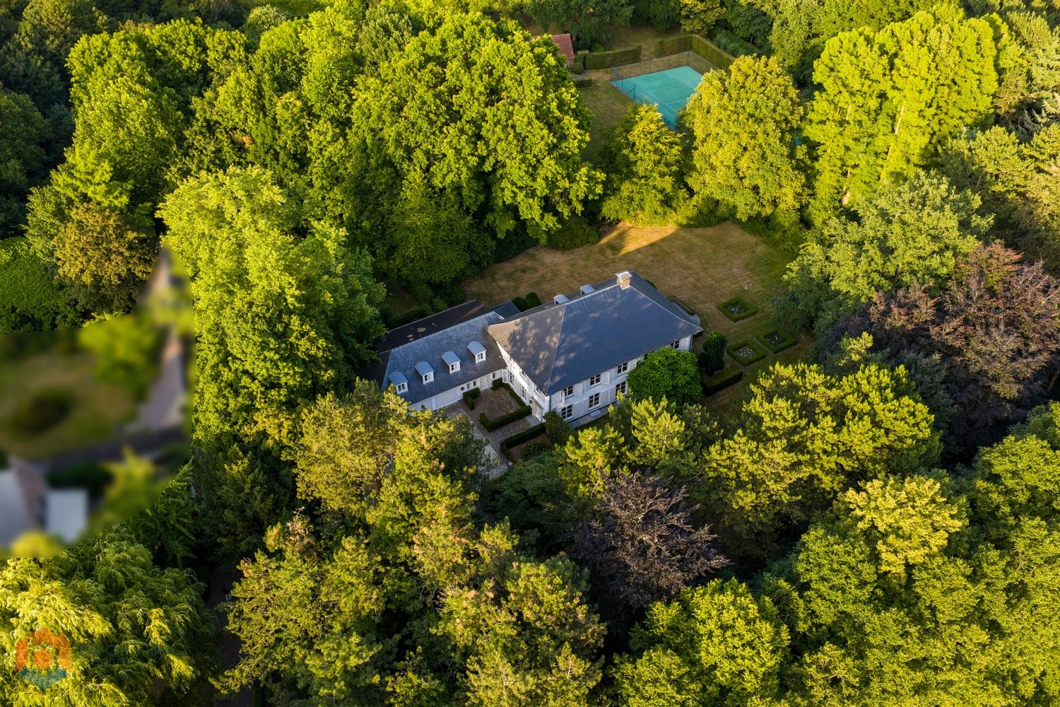 Hoofdfoto van de publicatie: Prachtige en unieke villa (647 m² bewoonbaar) op een perceel van 33.747 m² te Lier