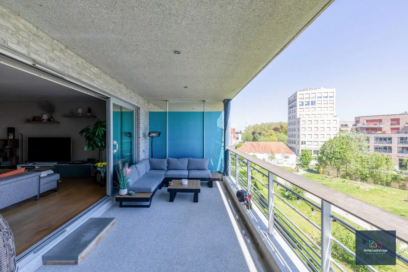 Stijlvol 2 slpk. appartement met ruim terras en staanplaats foto 5