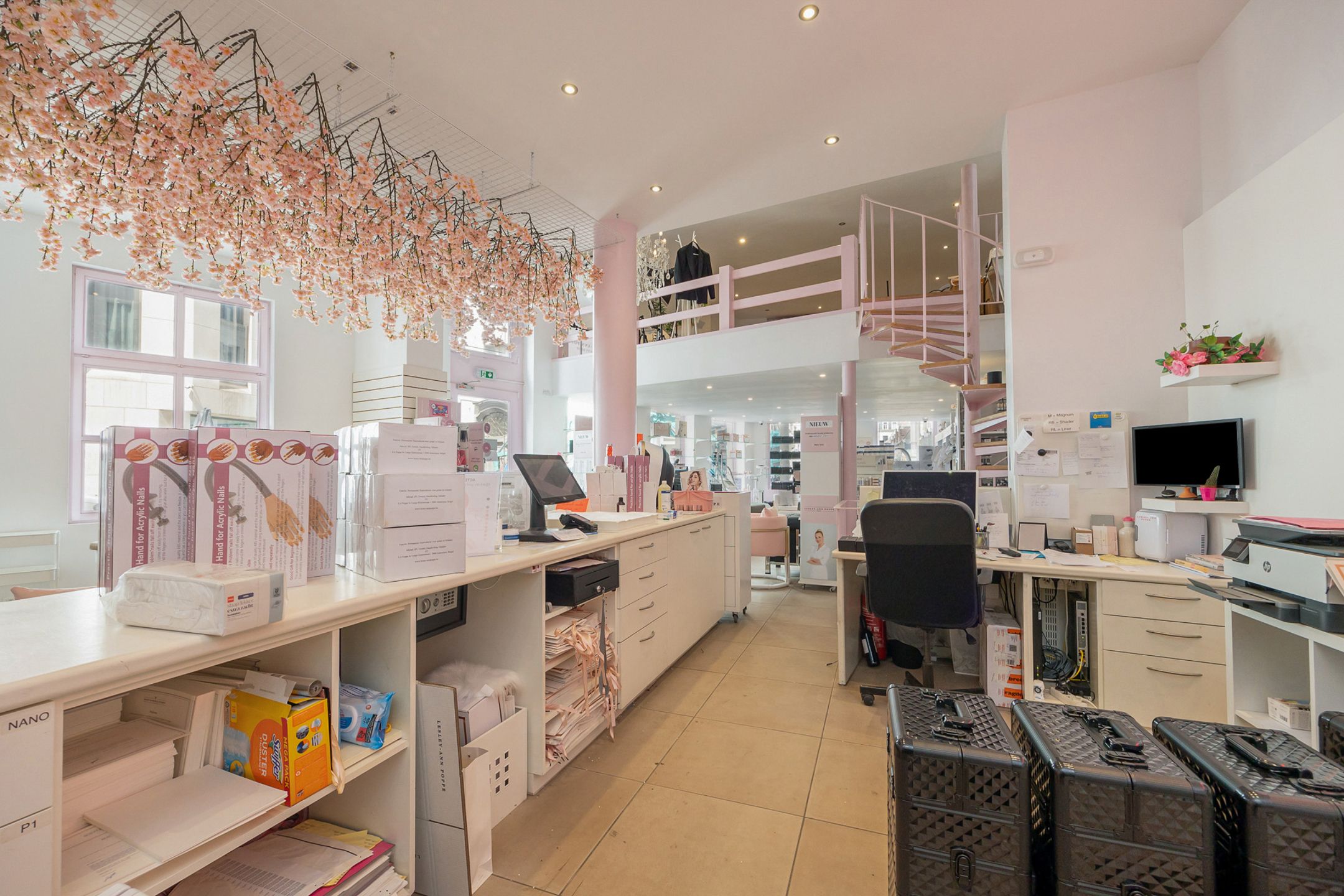 ANTWERPEN - Uitzonderlijke handelsruimte op centrale locatie foto 4