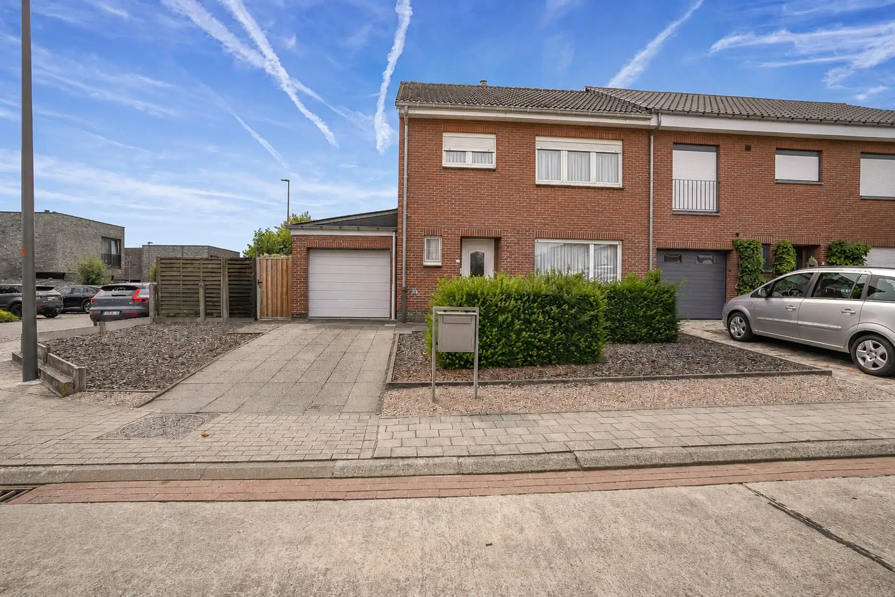 Gunstig gelegen, te renoveren halfopen bebouwing te Londerzeel foto {{pictureIndex}}