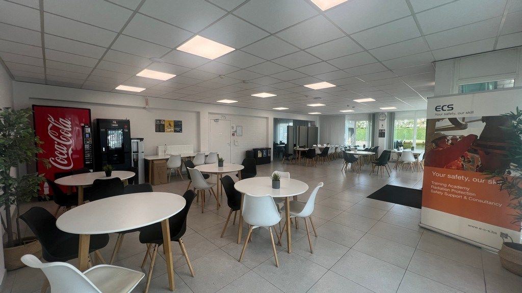 Loods met kantoren te huur in haven van Gent foto 15