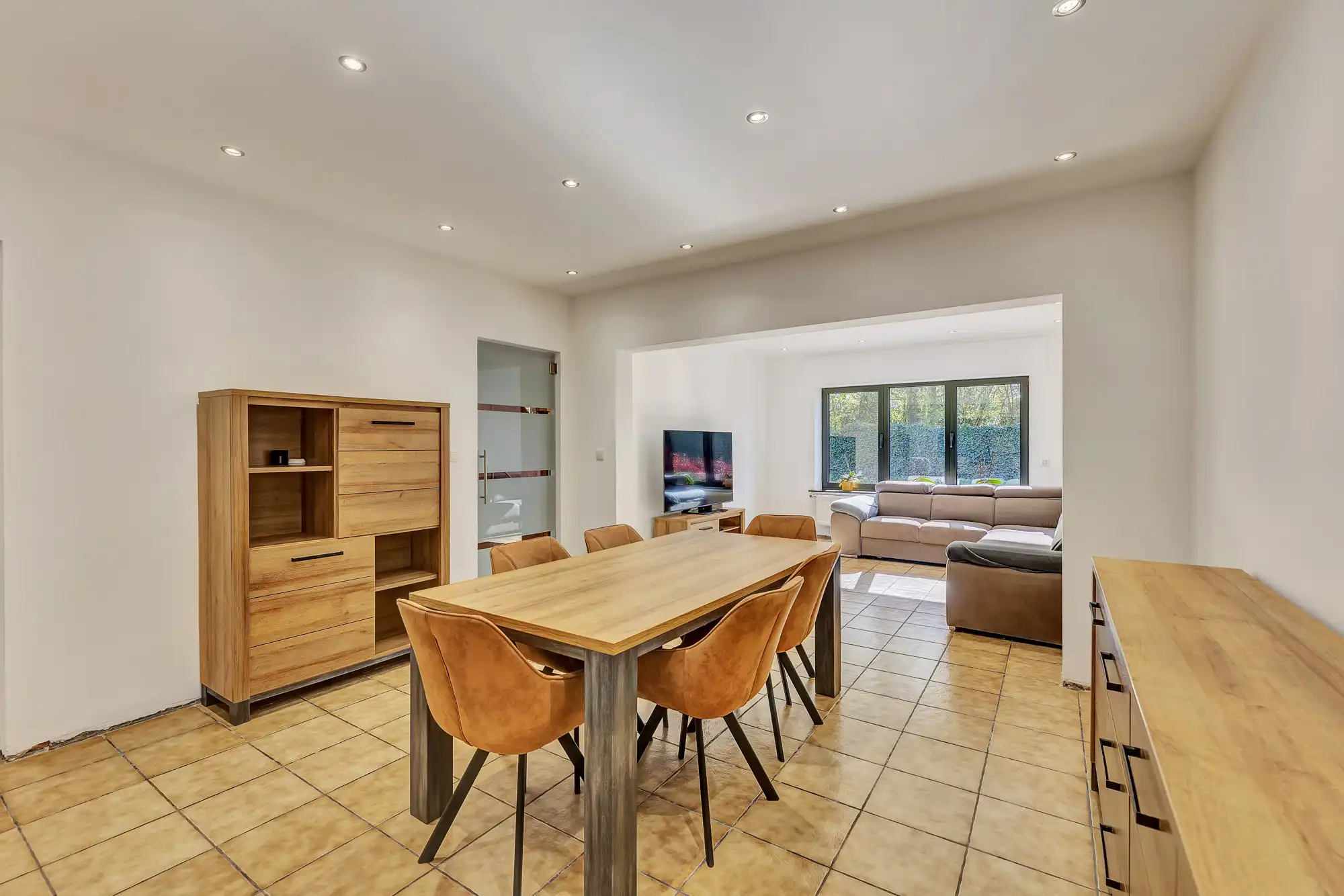 Goed onderhouden woning met garage foto 7