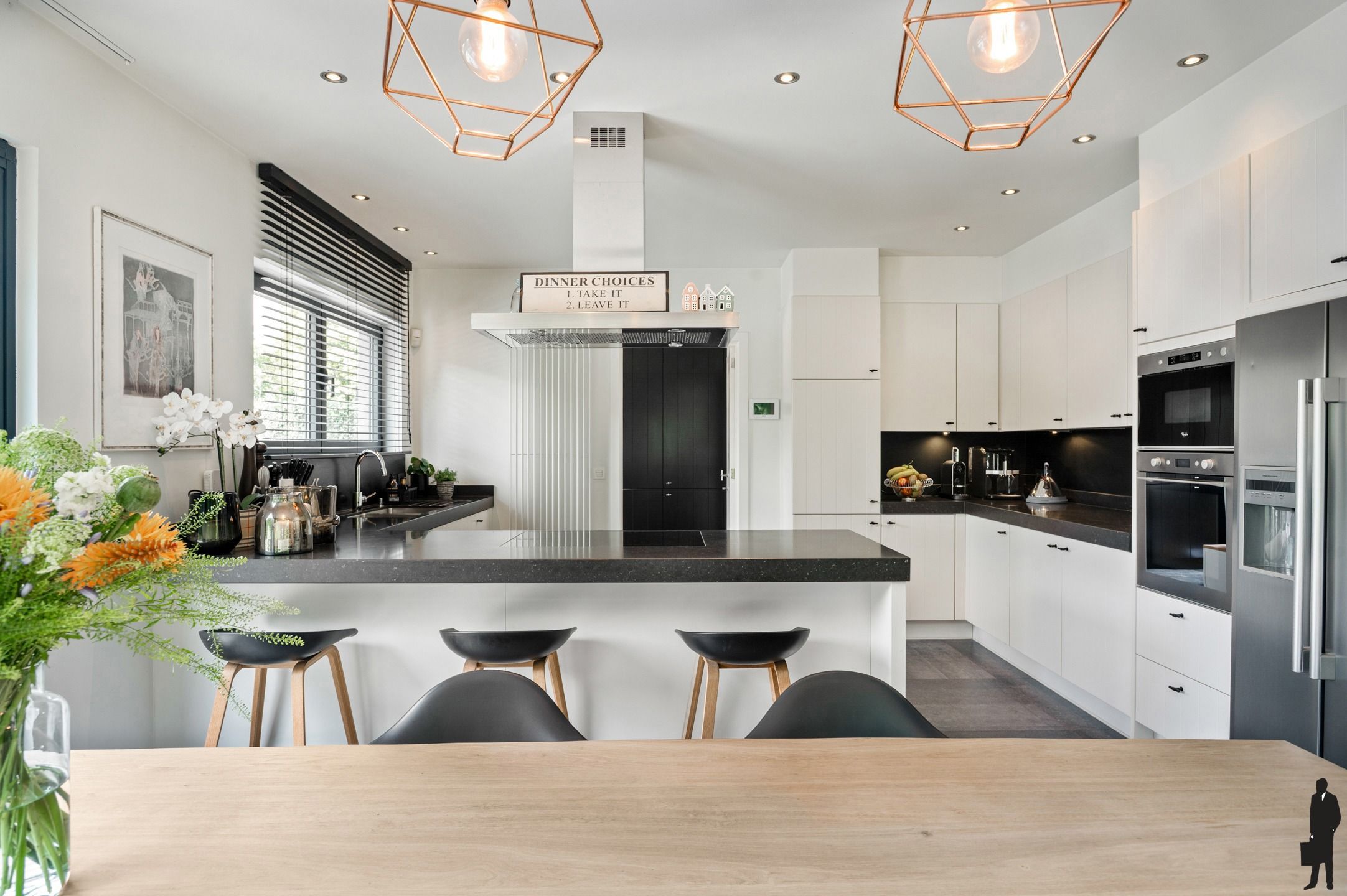 Gerenoveerde woning met 5 ruime slpks, 3 badks en ZW tuin foto 19