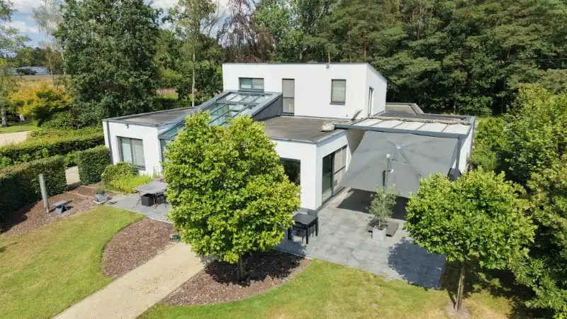 Moderne villa van 247m² op 58 are met bijgebouw-garage en zwembad foto 5