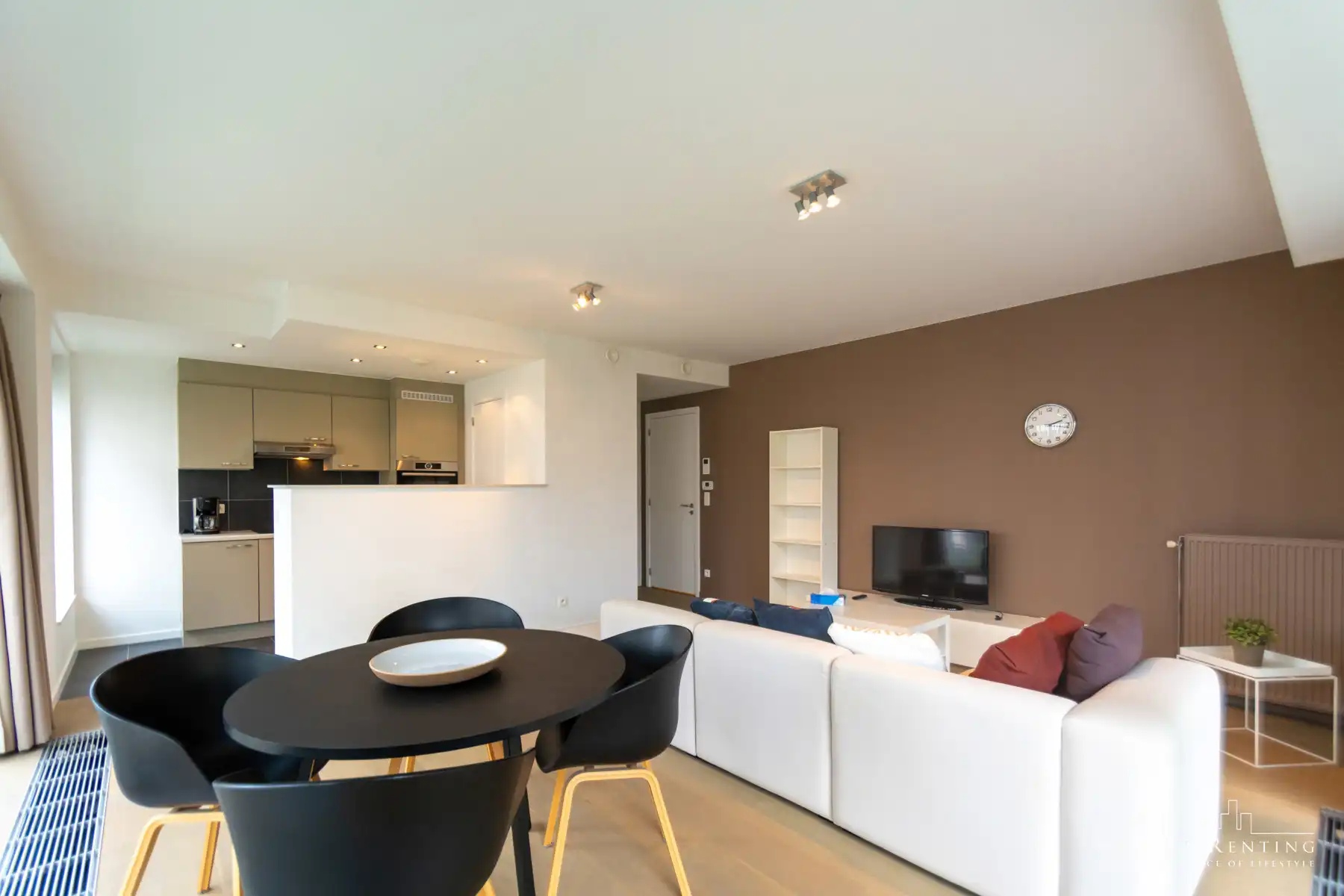 Prachtig ingericht app. 2 kamers + terras (NATO gebied) foto 4