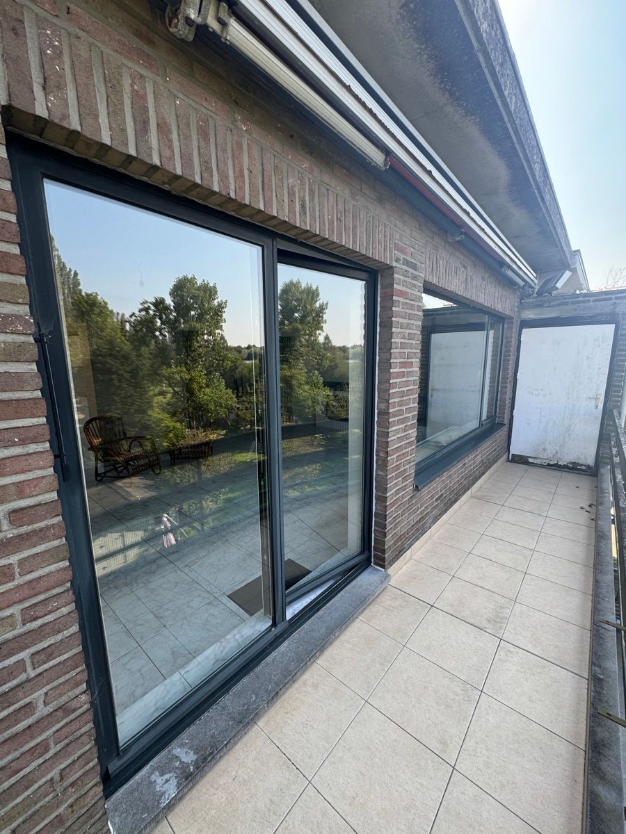 Goed gelegen duplexappartement met 3 slaapkamers en terras foto 14