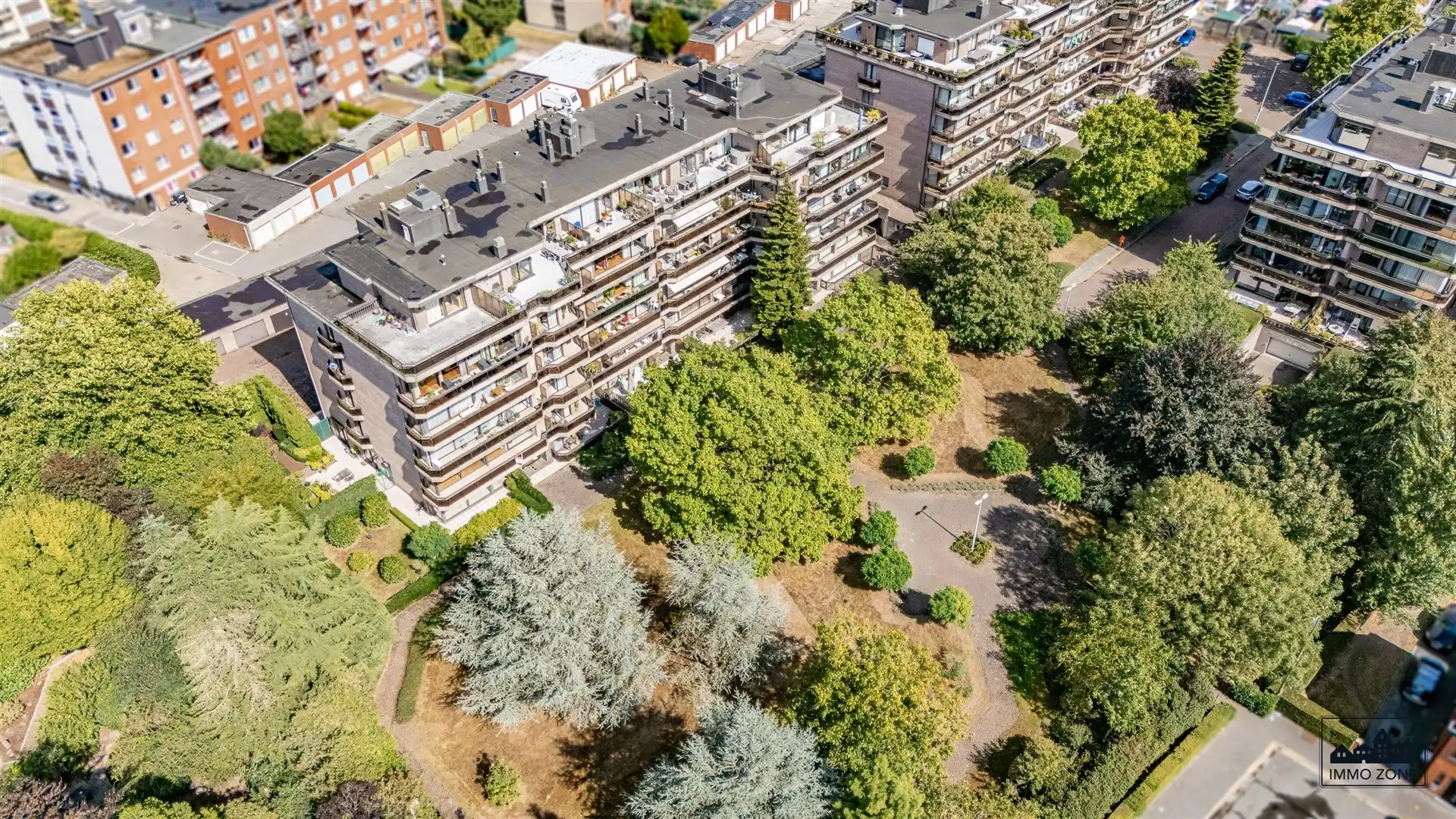 Ruim en lichtrijk appartement met terras in Sint-Niklaas foto 14