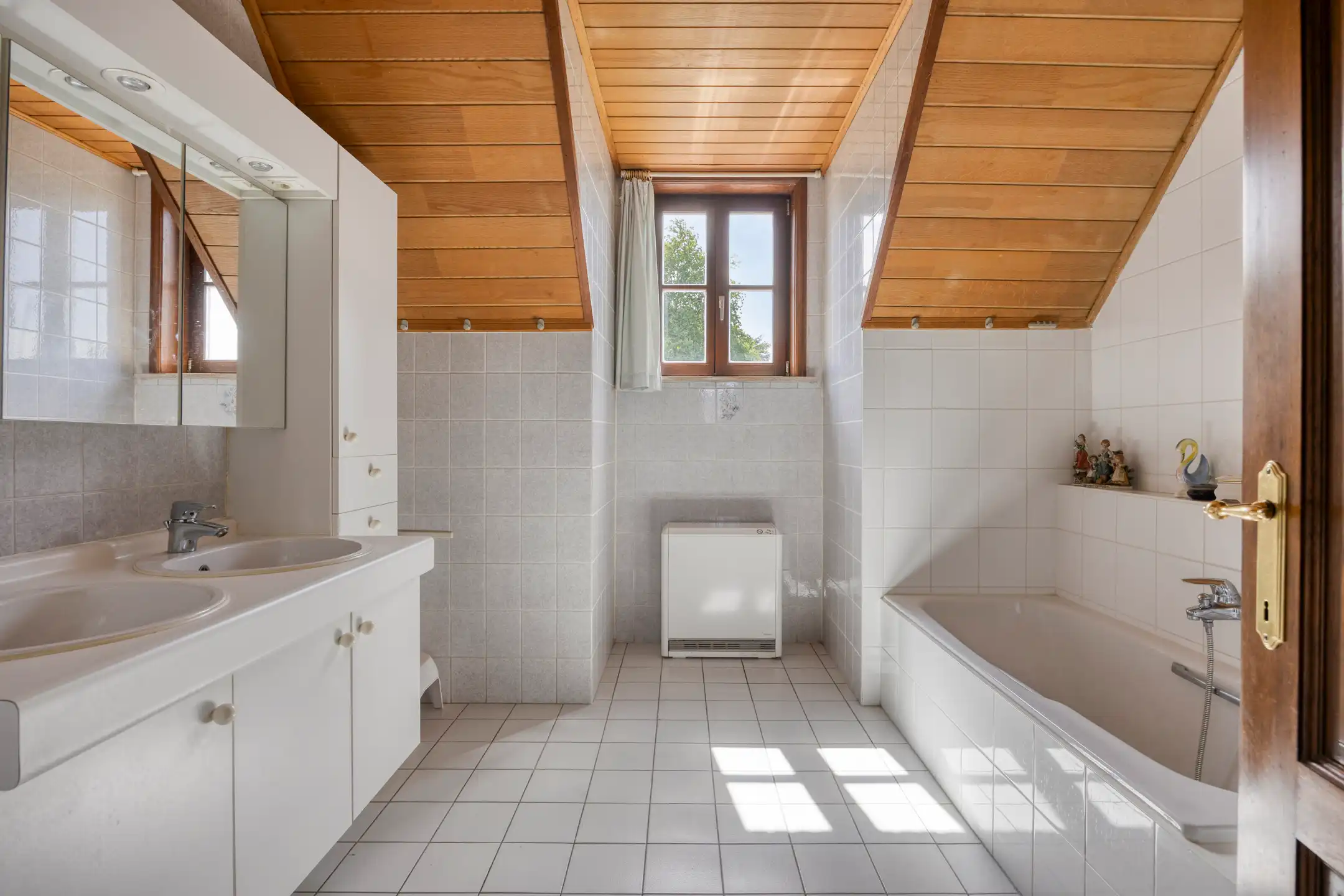 ZEER GOED ONDERHOUDEN WONING MET 4 KAMERS EN GROTE TUIN foto 15