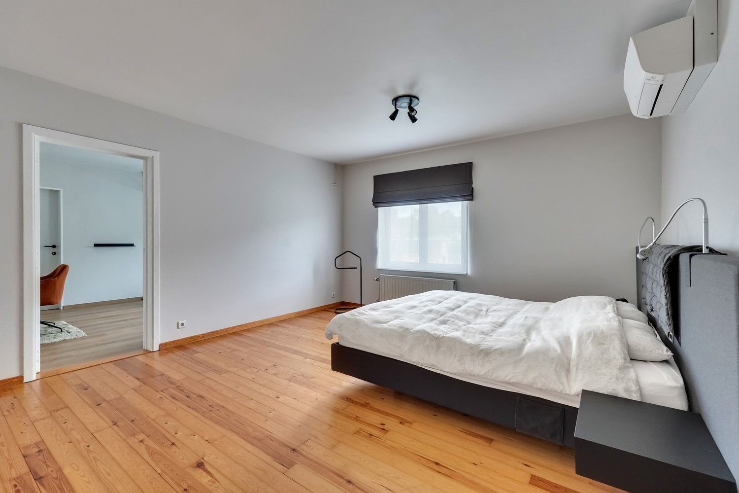 Uitstekend gelegen, gerenoveerde villa op 10a foto 32