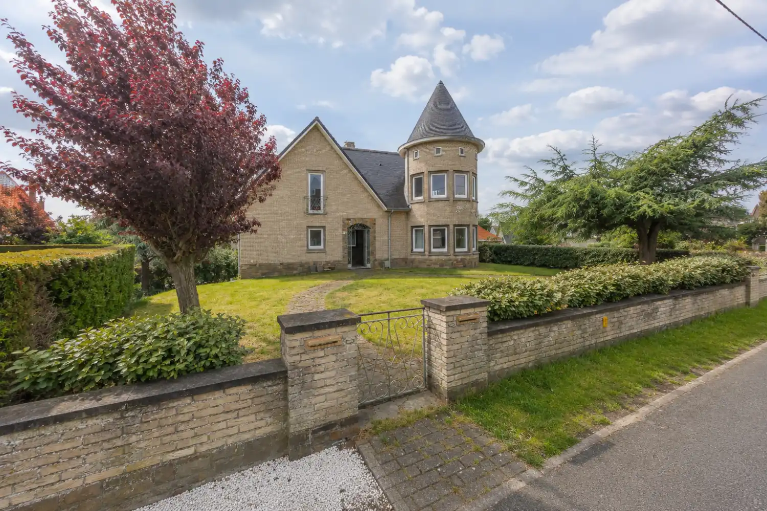 Iconische Villa "Rose de France" met uitzonderlijk renovatiepotentieel in centrum Koksijde foto 3