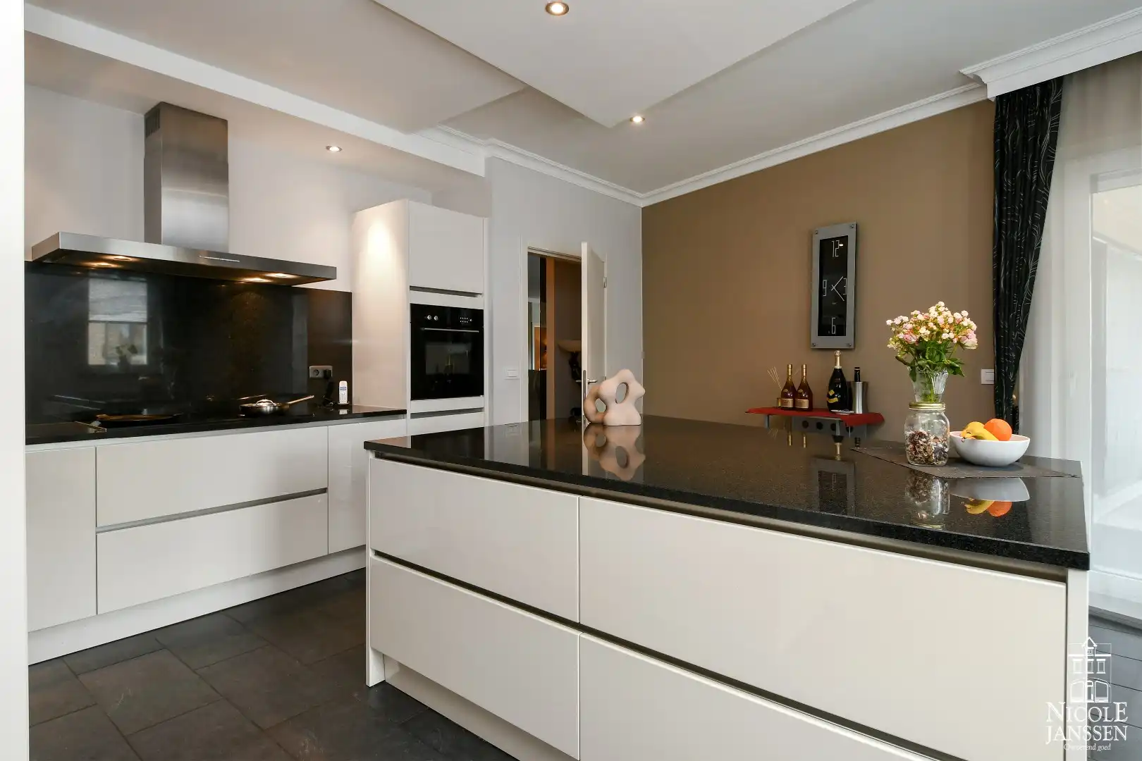 Ruim en luxueus appartement van 190m² met twee mooie terrassen en garage foto 18