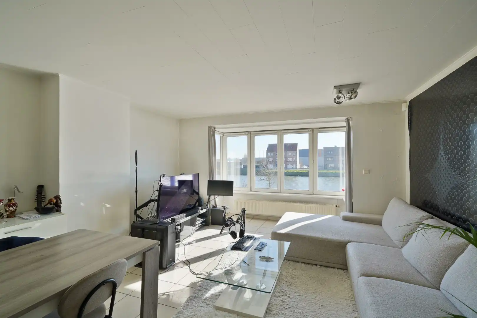 Woning met ruime garage en zicht op de vaart in Bredene foto 4