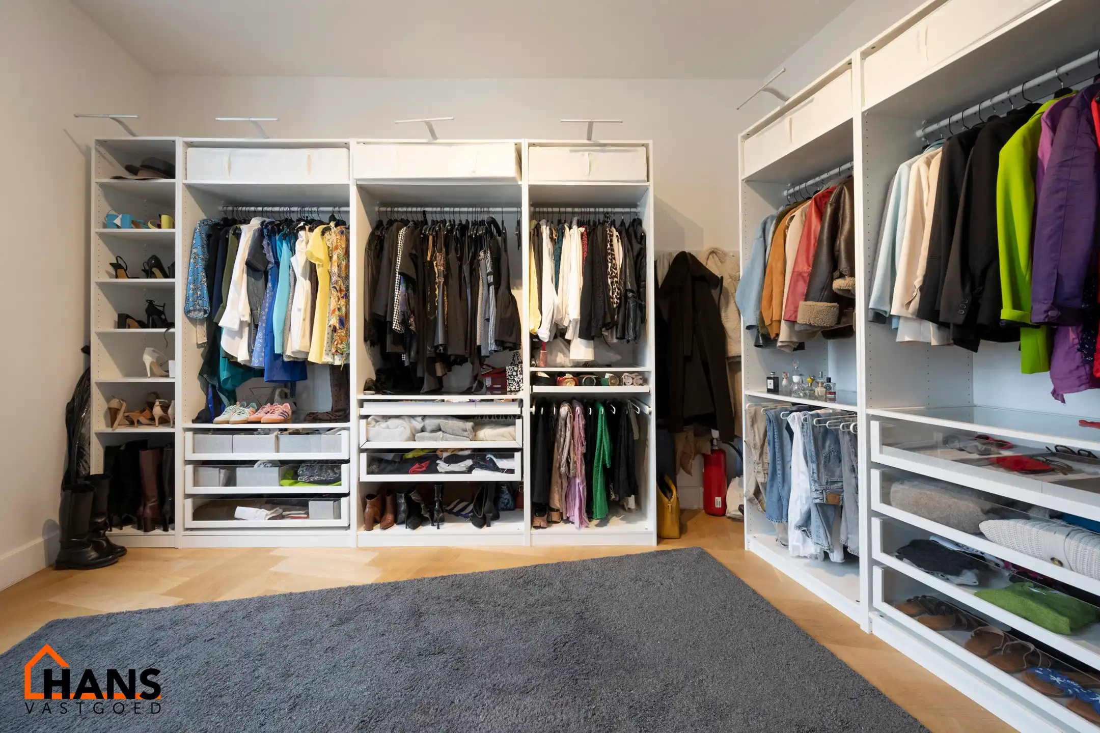 Ruim appartement in charmant gebouw. foto 17