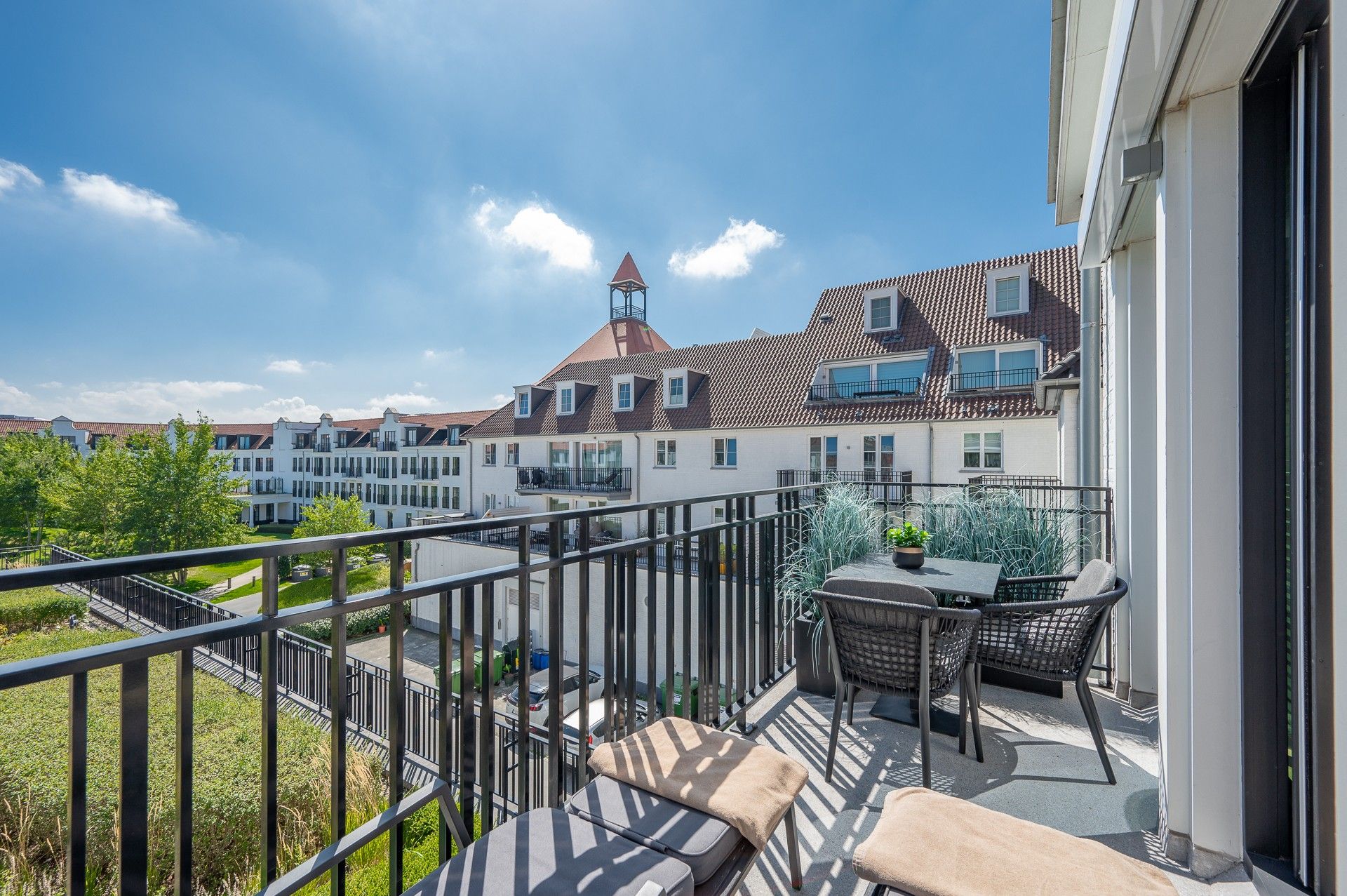 Ongemeubeld: zonnig en recent appartement in Duinenwater! foto {{pictureIndex}}