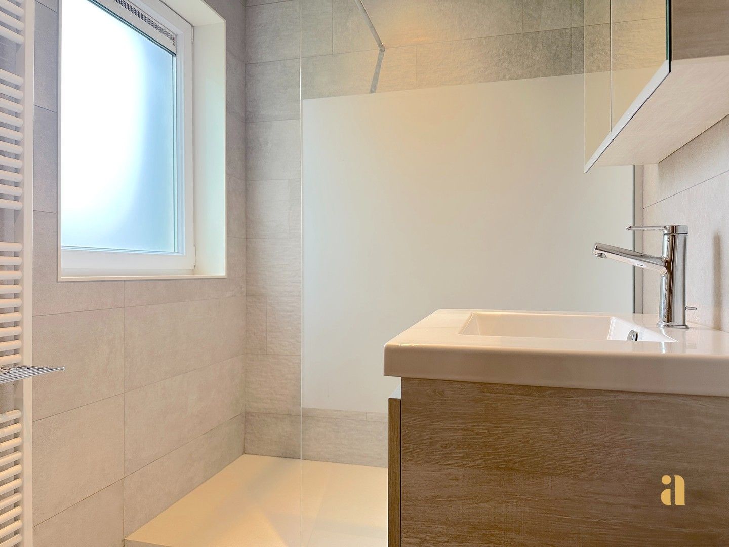 Gezinswoning met optie voor zelfstandige en prachtig uitzicht foto 14