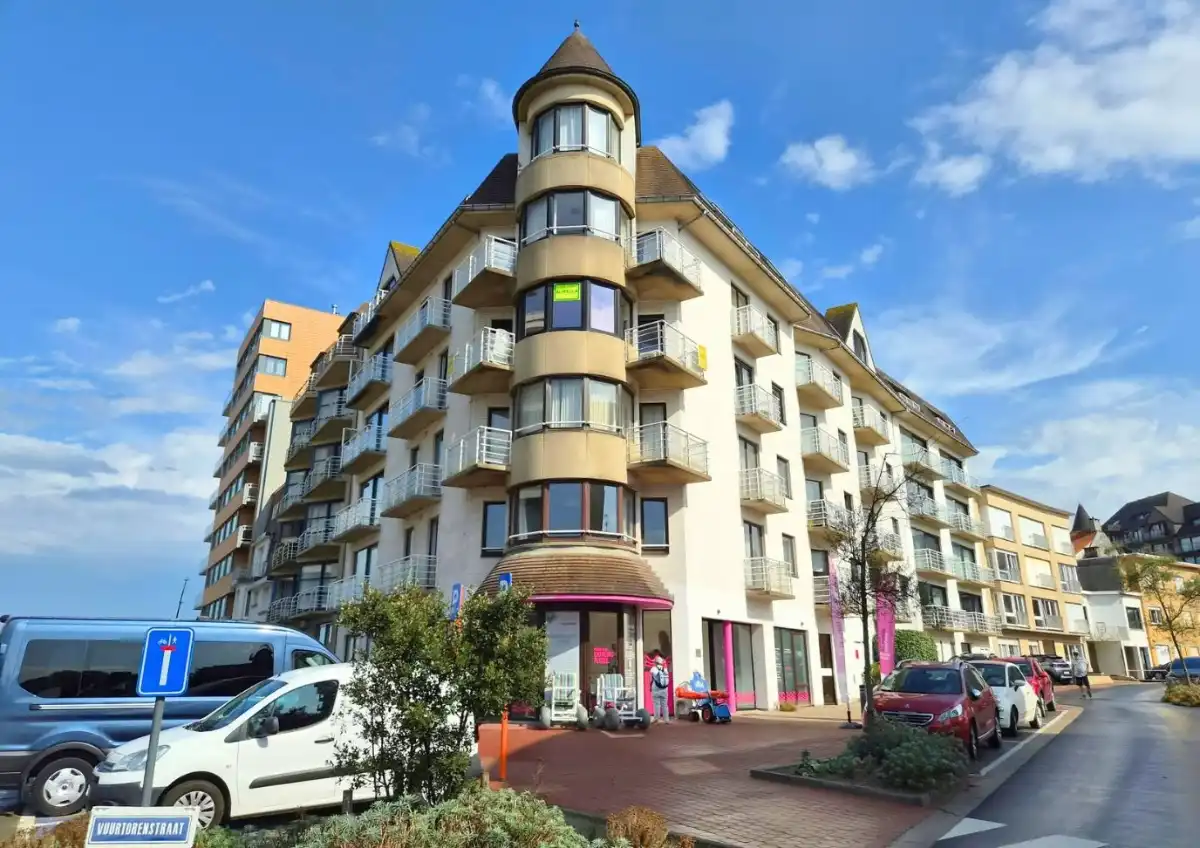 HOEKAPPARTEMENT MET ZIJDELINGS ZEEZICHT TE KOOP TE DE PANNE foto 3