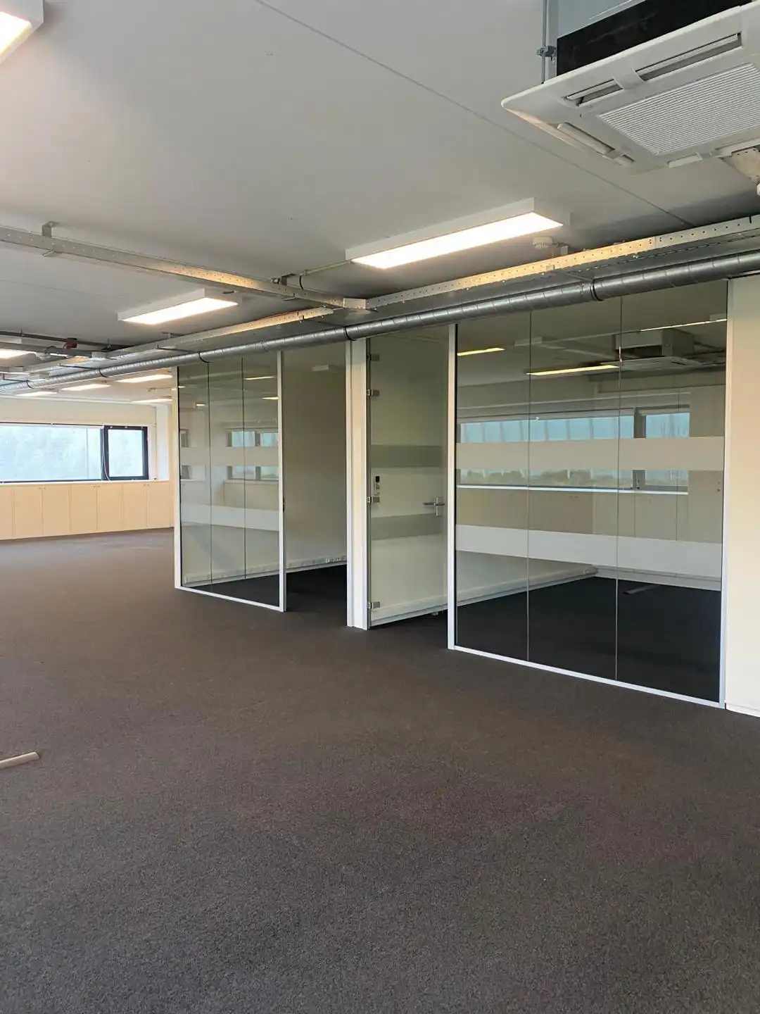 Kantoorruimte van 380 m² op toplocatie Westpoort Zwijndrecht foto 6