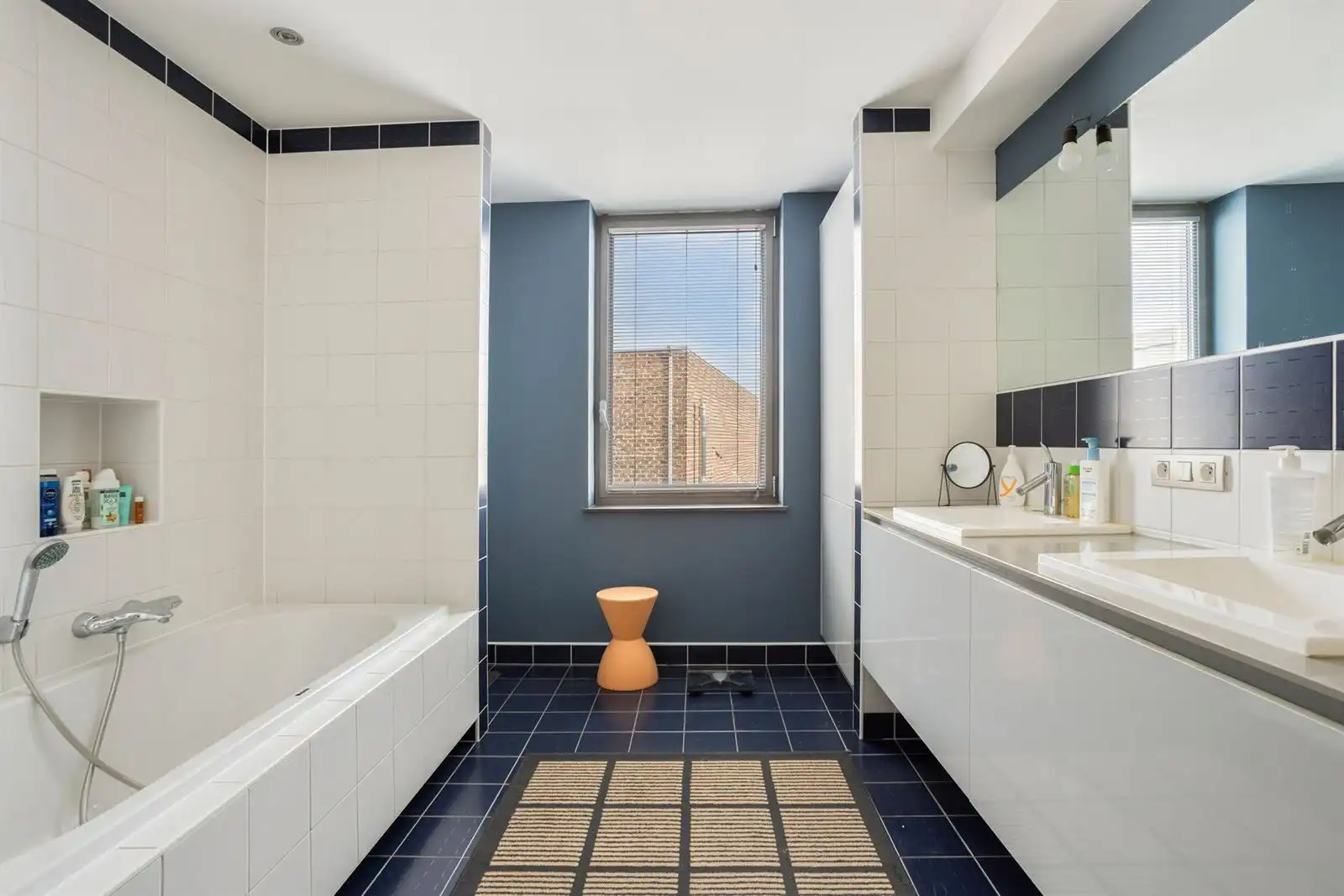 Ruime woning (4slpk) met handelsruimte en magazijn op toplocatie in Halle foto 12