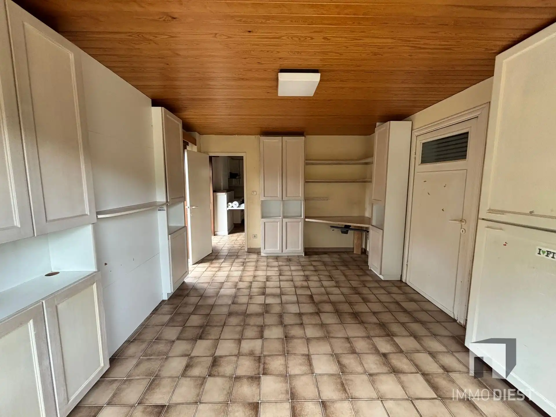 Te koop: Te renoveren vrijstaande woning met 3 slaapkamers en ruime garage  foto 10