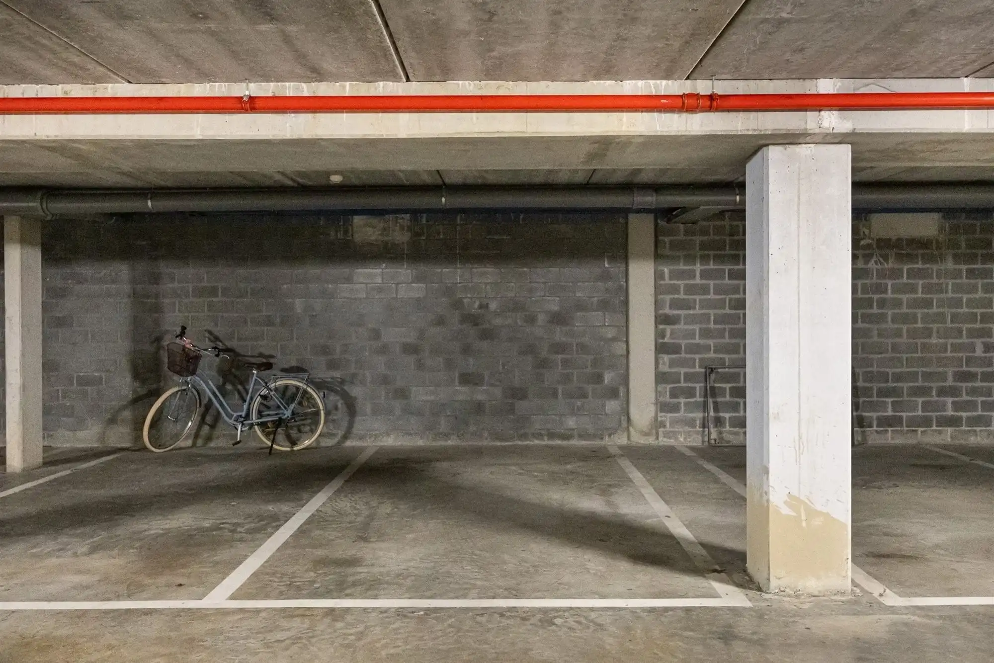 Instapklaar app. met  2 slaapkamers, 2 badkamers en terras foto 29