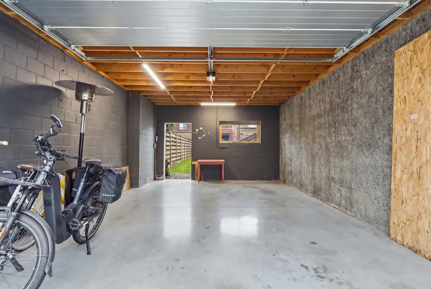 GERENOVEERDE WONING MET 3 SLAAPKAMERS EN GARAGE foto 17