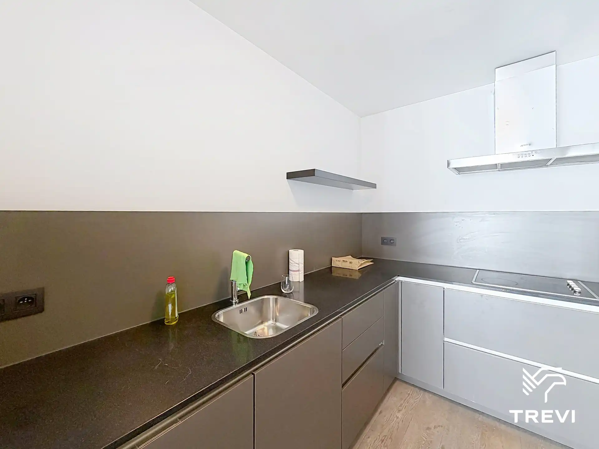 1-kamerappartement in een recent gebouw foto 7