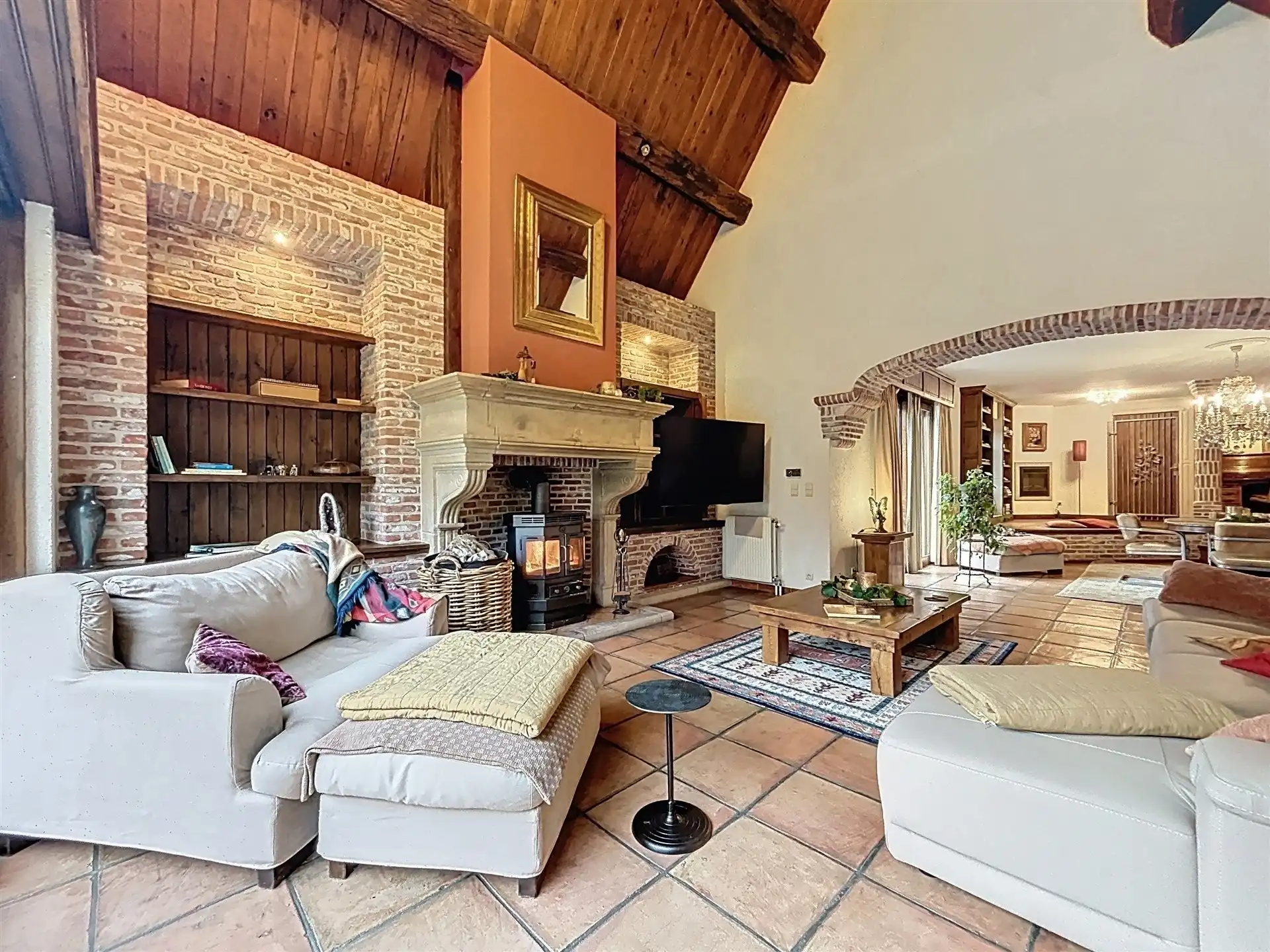 Energiezuinige statige villa met 5 slaapkamers en riant bijgebouw op perceel van 14262m² foto 3