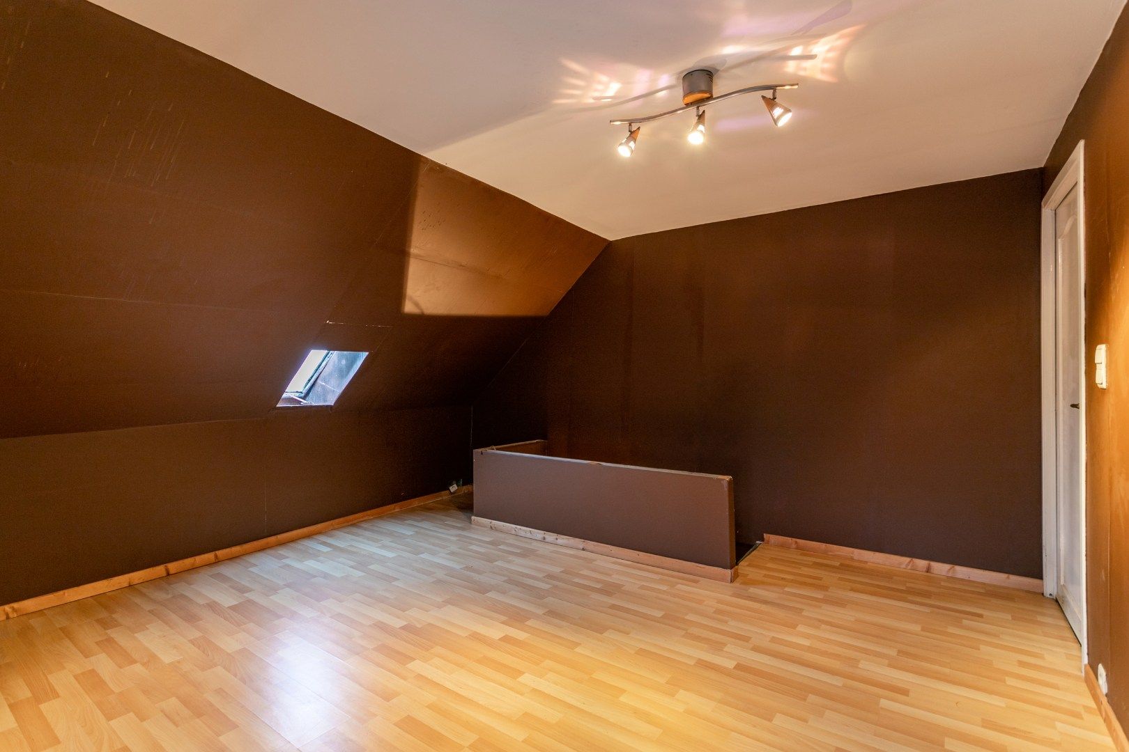 Te renoveren woning met loods nabij centrum Halle foto 15