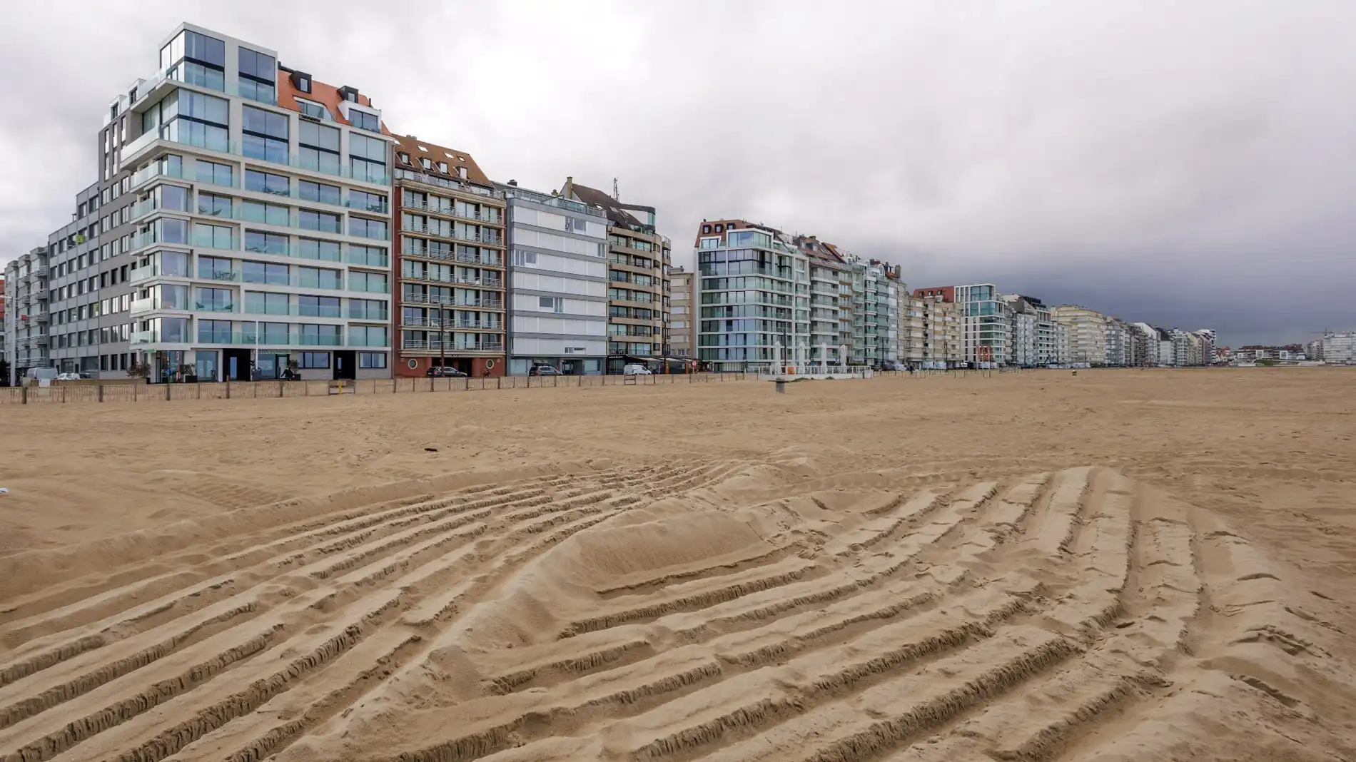 Prachtig recent en bemeubeld duplex dakappartement op de Zeedijk foto 2