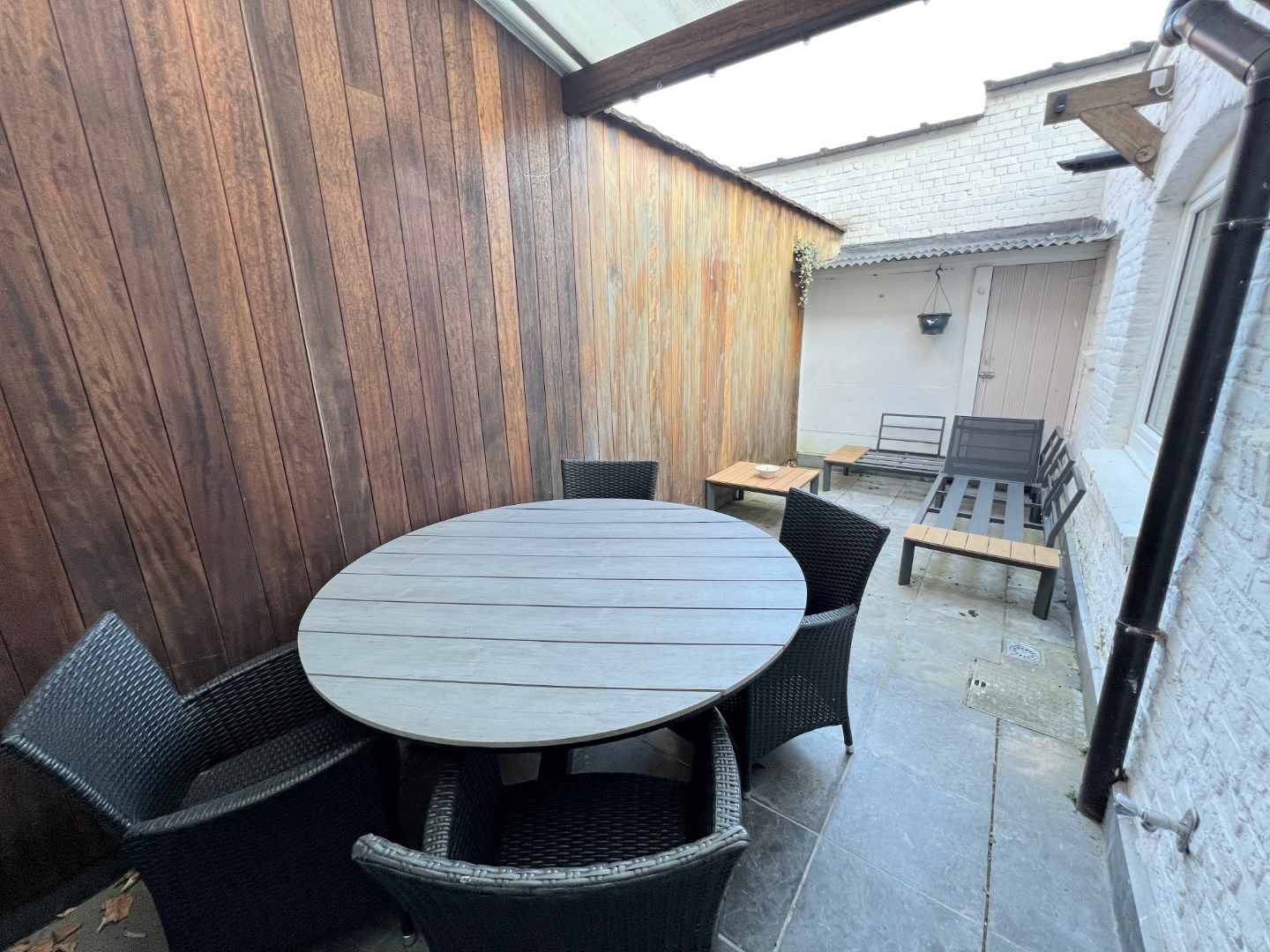 INSTAPKLARE WONING MET 4 SLAAPKAMERS EN TERRAS IN CENTRUM IEPER foto 2