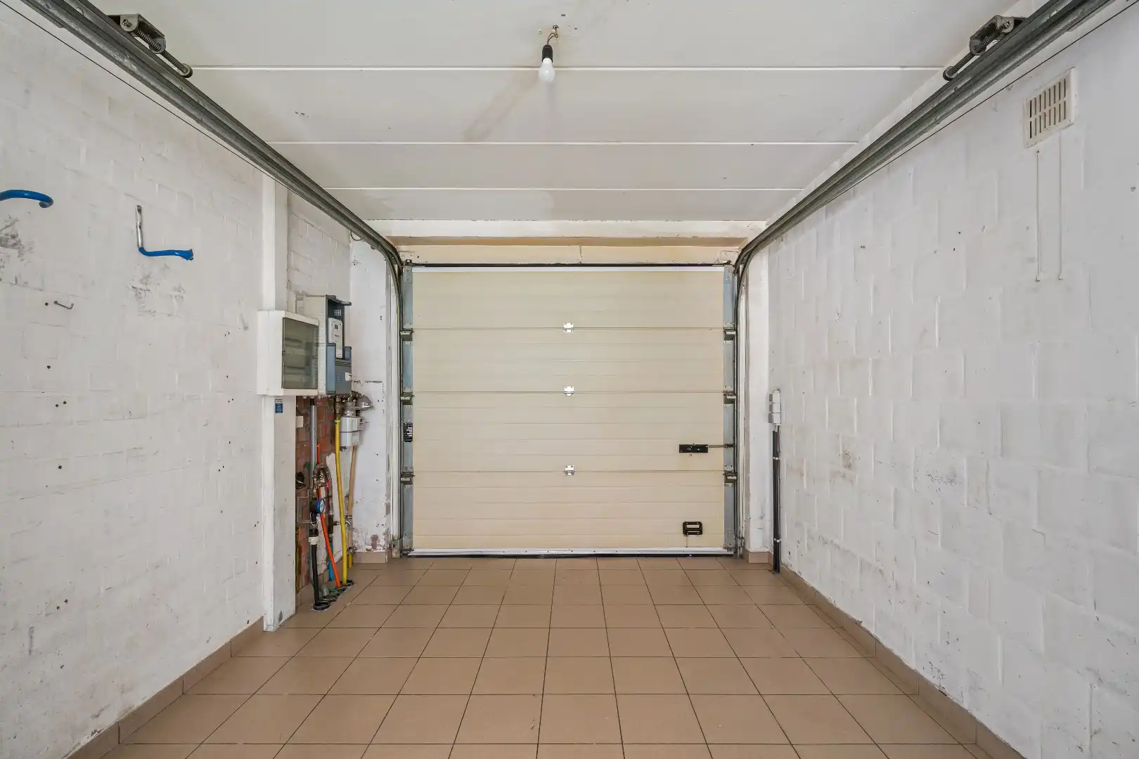 Woning met 3 slaapkamers, garage en gezellige tuin. foto 12