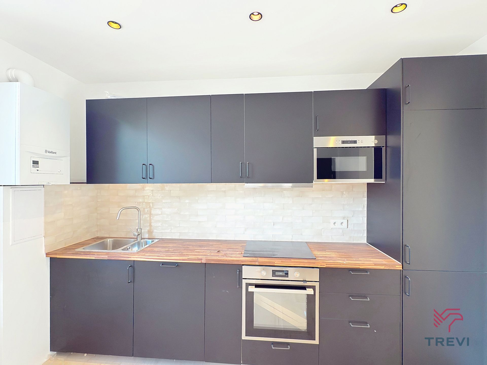 Gerenoveerd 1 slaapkamer appartement voor 1e bewoning! foto 3