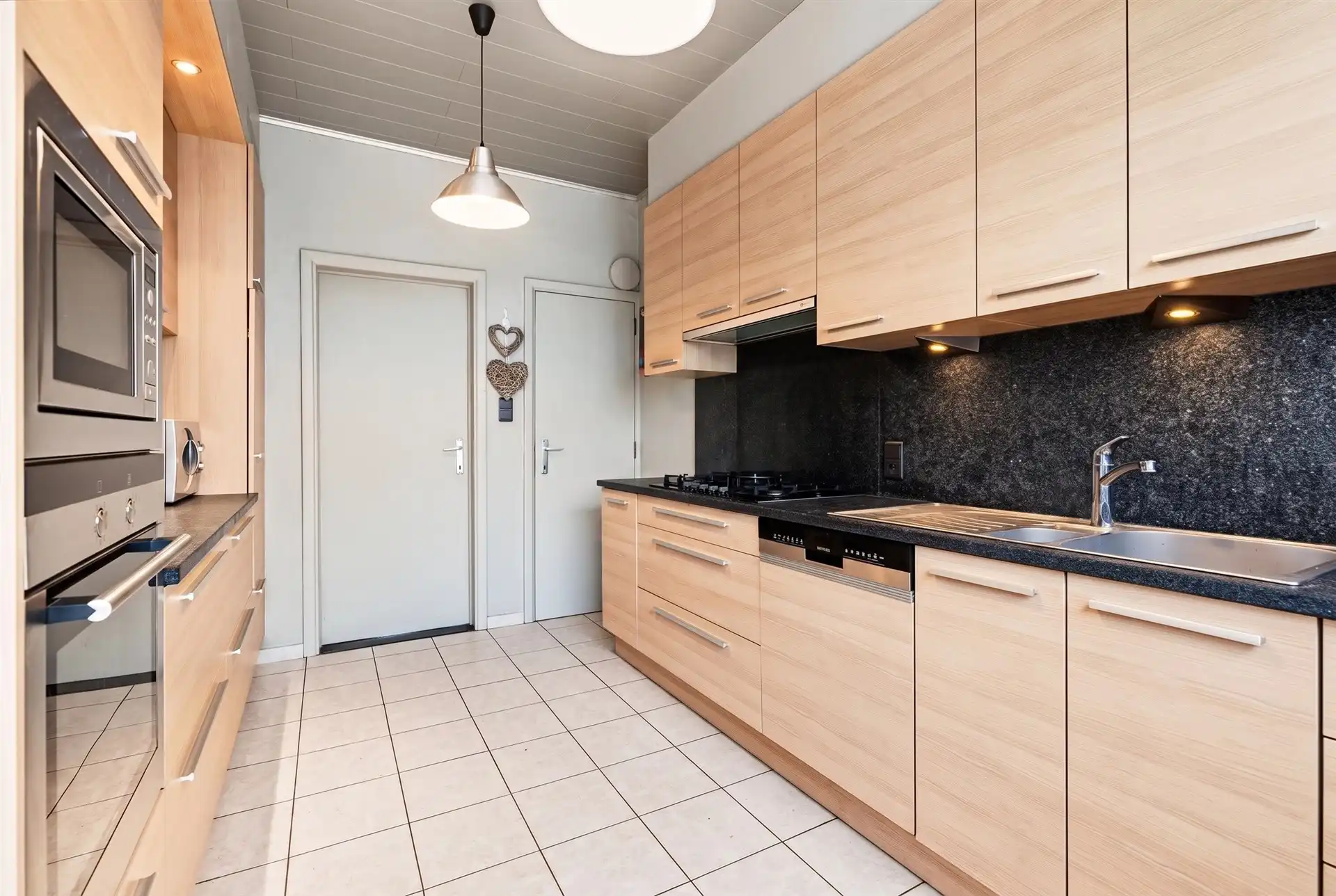 Ruime gezinswoning met 5 slaapkamers en garage foto 6