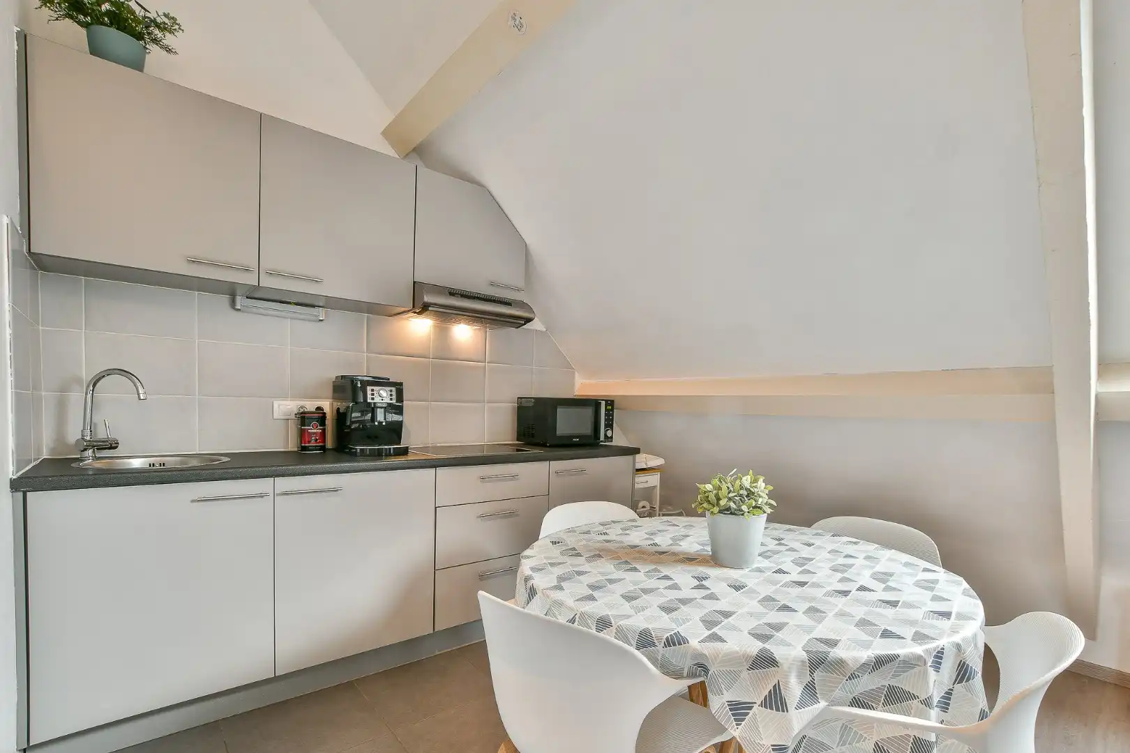 Gezellig dakappartement met tuin vlak bij zee – Vosseslag, De Haan! foto 7