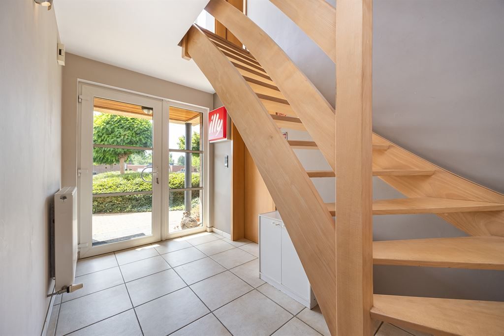 Vrijstaande woning in rustige woonbuurt foto 10