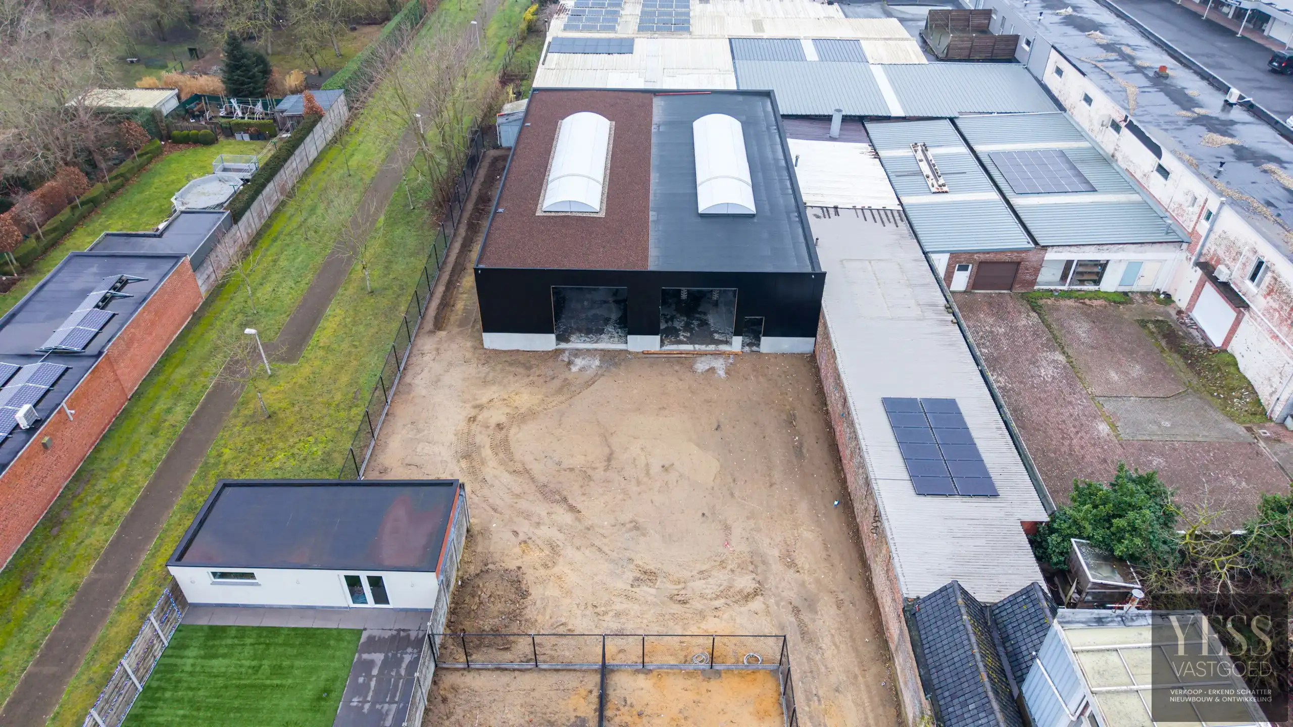 2 Loodsen (met staanplaats / afzonderlijk ook te koop) foto 3