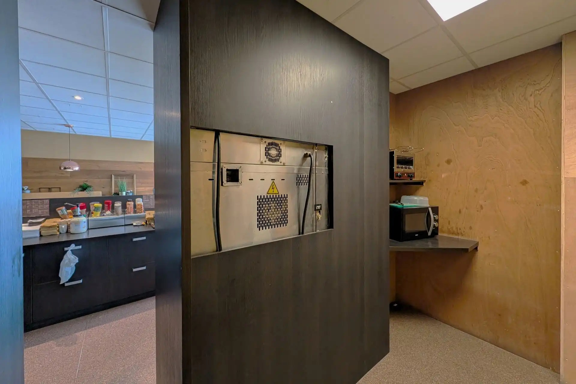 Winkelruimte gelegen op een toplocatie te Rekem foto 9