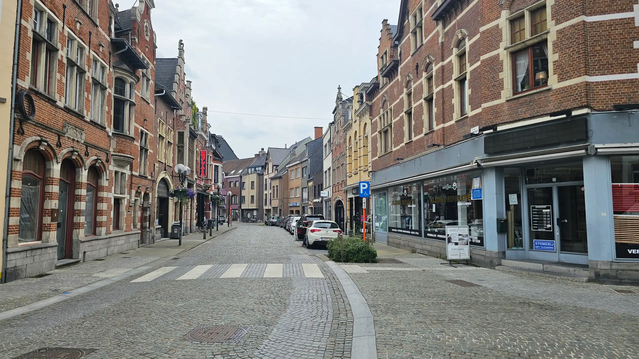 Centraal gelegen handelsruimte vlakbij de Markt van Lokeren foto 14