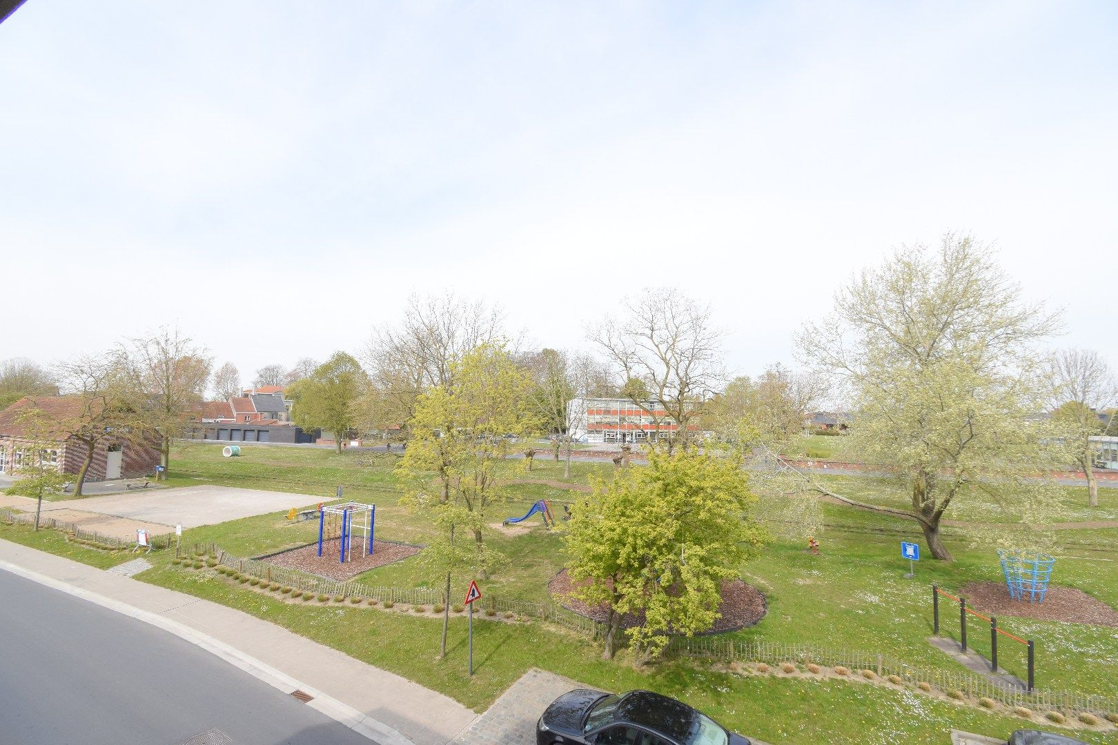 Verrassend groot appartement met zicht op het mooie E. Dermautpark.  foto 3