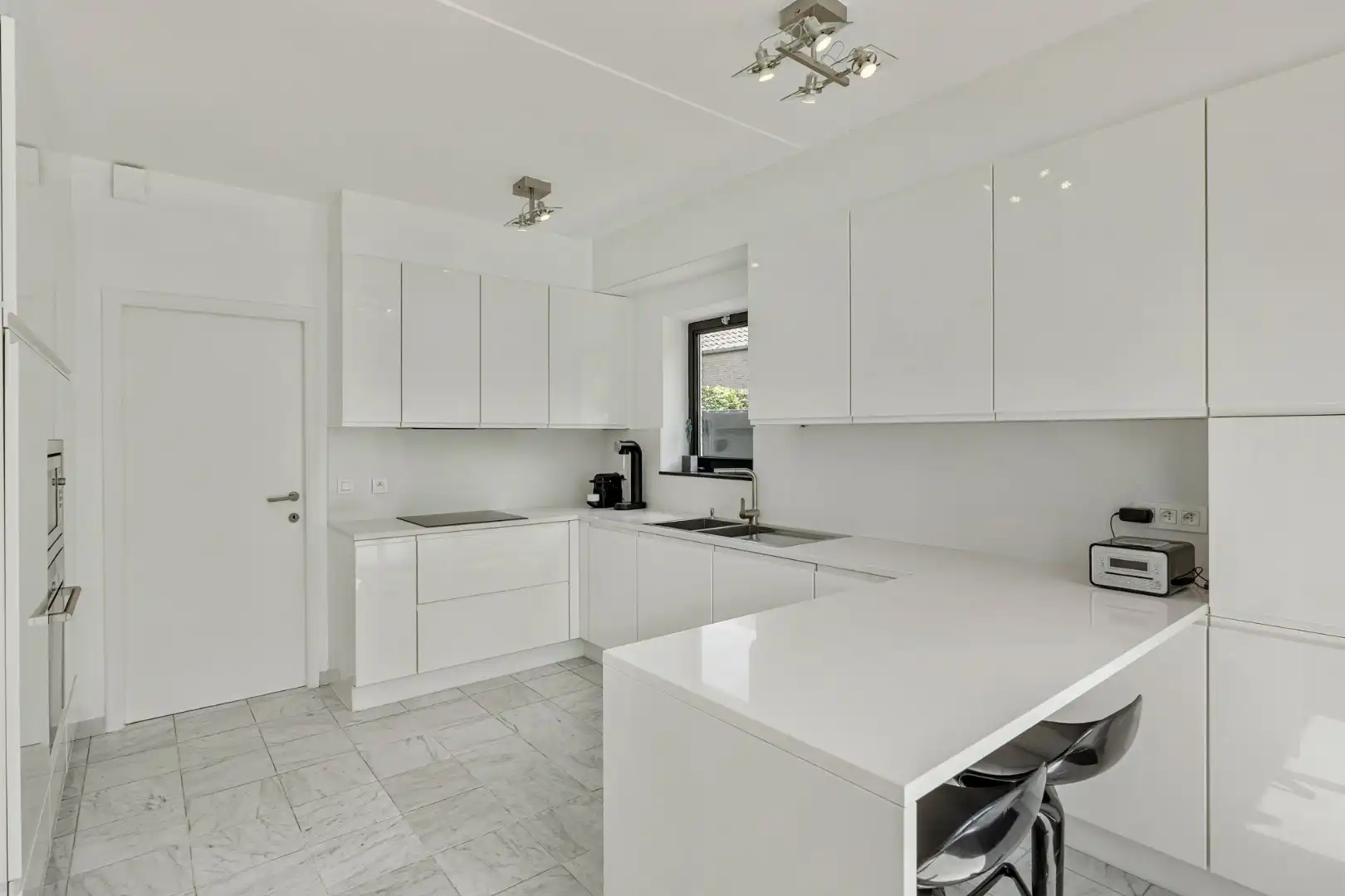 Moderne architectenwoning met mooie tuin en zwembad, 5 slaapkamers in Hasselt, OB op 8a12ca in doodlopende straat foto 16