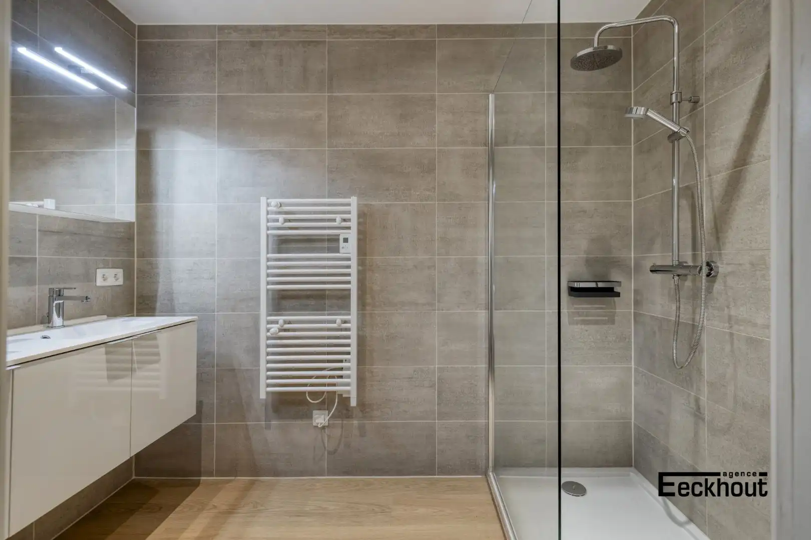 Ruim instapklaar appartement met 3 slaapkamers in centrum Oostende, met fietsenberging en dicht bij strand!  foto 13