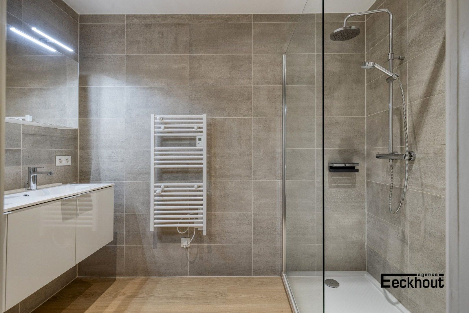 Ruim instapklaar appartement met 3 slaapkamers in centrum Oostende, met fietsenberging en dicht bij strand!  foto 13