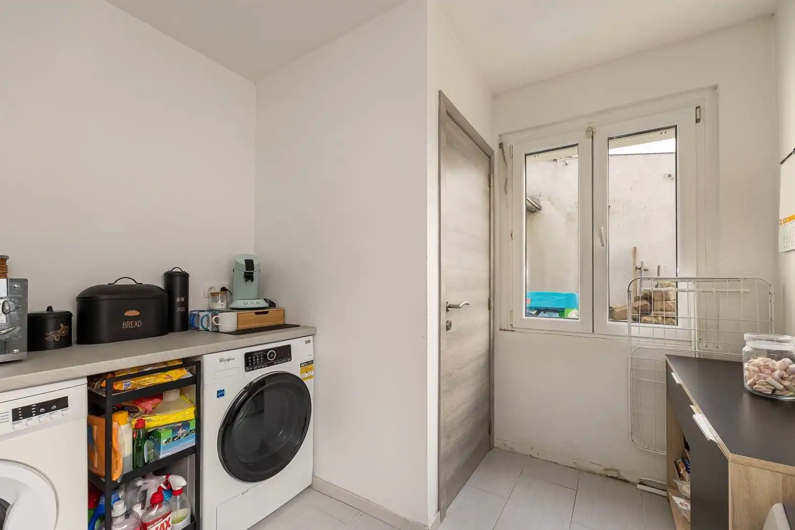 Woning met privé-staanplaats voor de deur foto 6