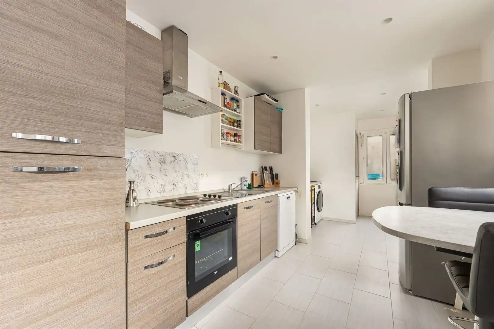 Woning met privé-staanplaats voor de deur foto 6